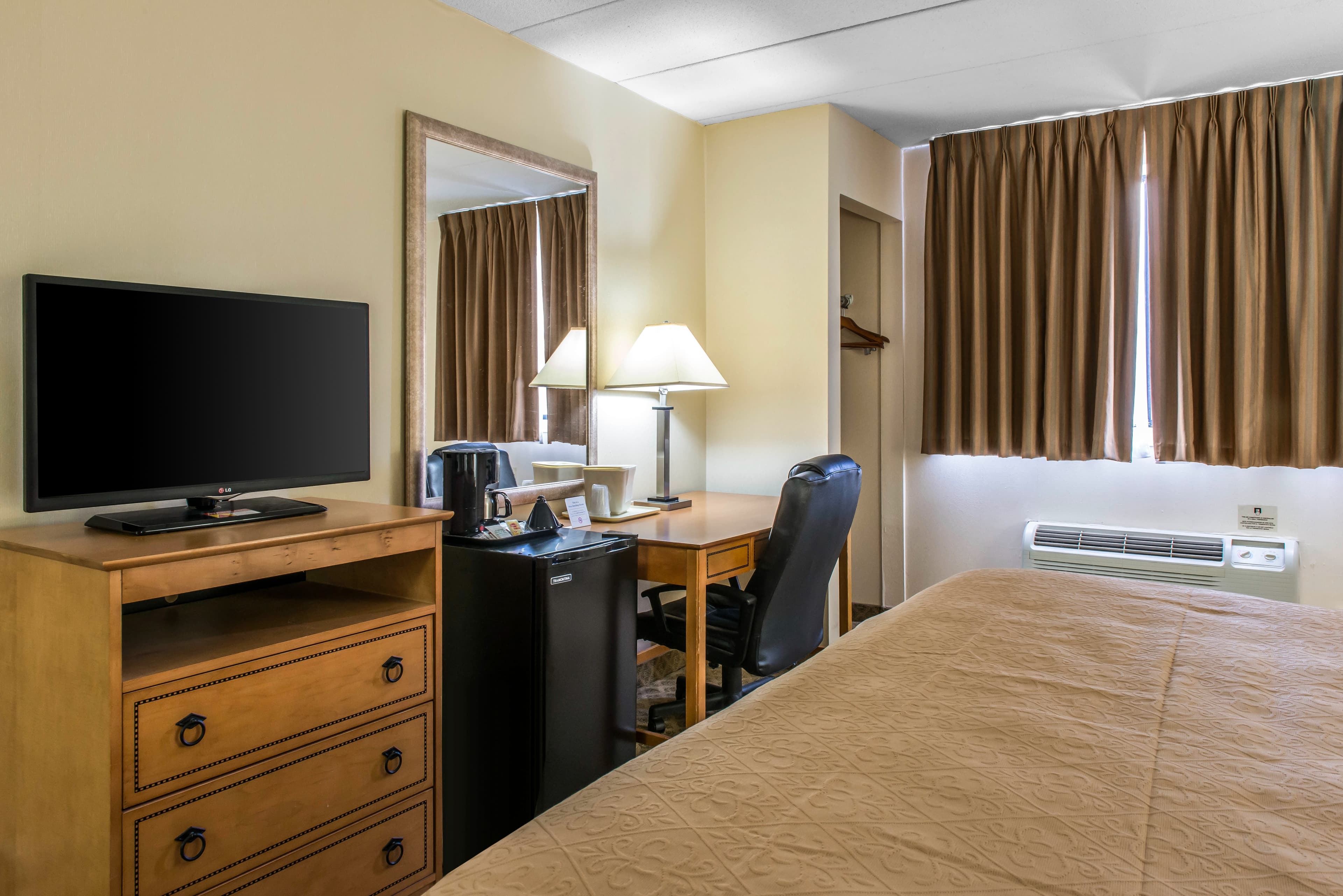 Quality Inn & Suites Fairview - Erie — 3