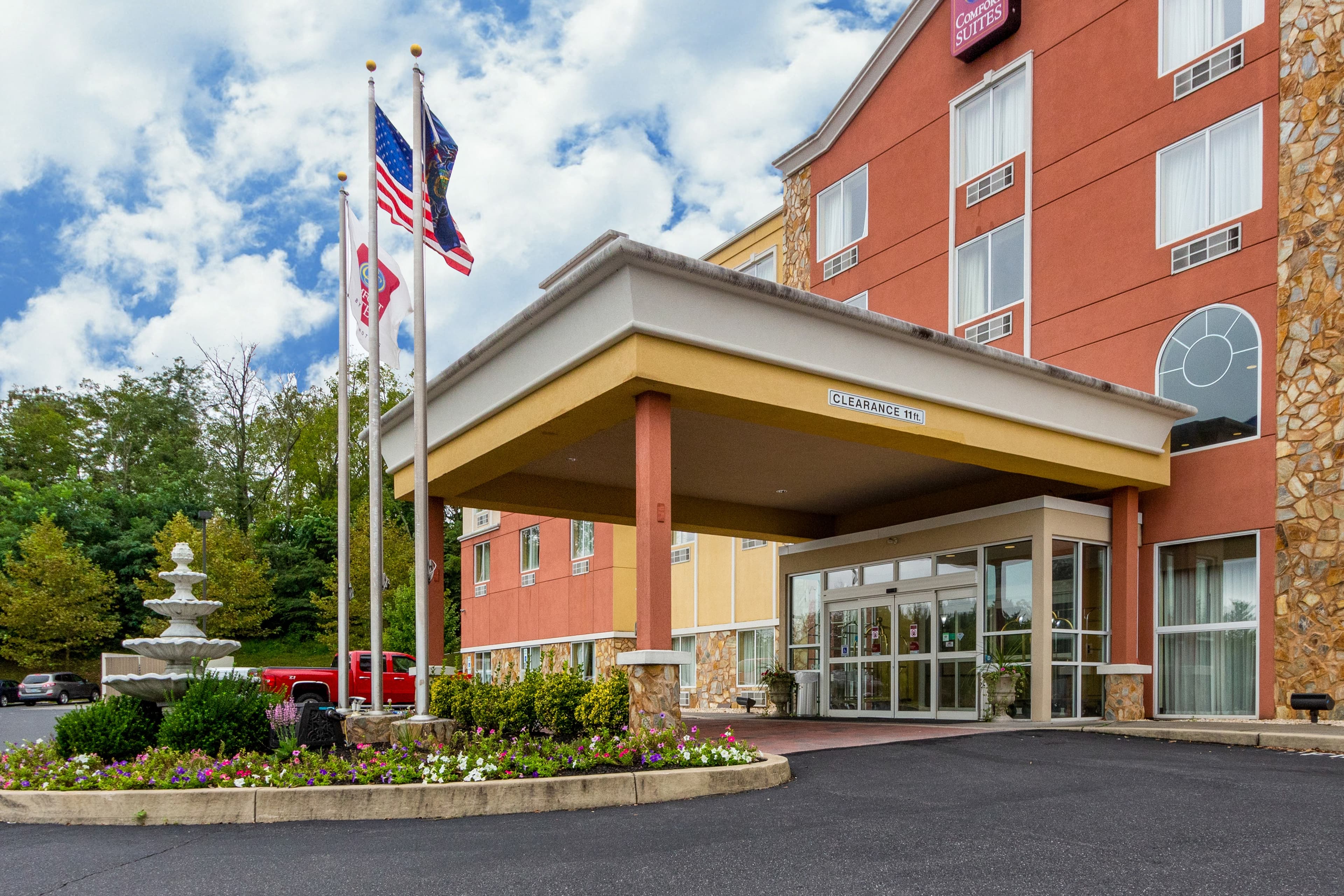Comfort Suites Near Gettysburg Battlefield Visitor Center - Image 1
