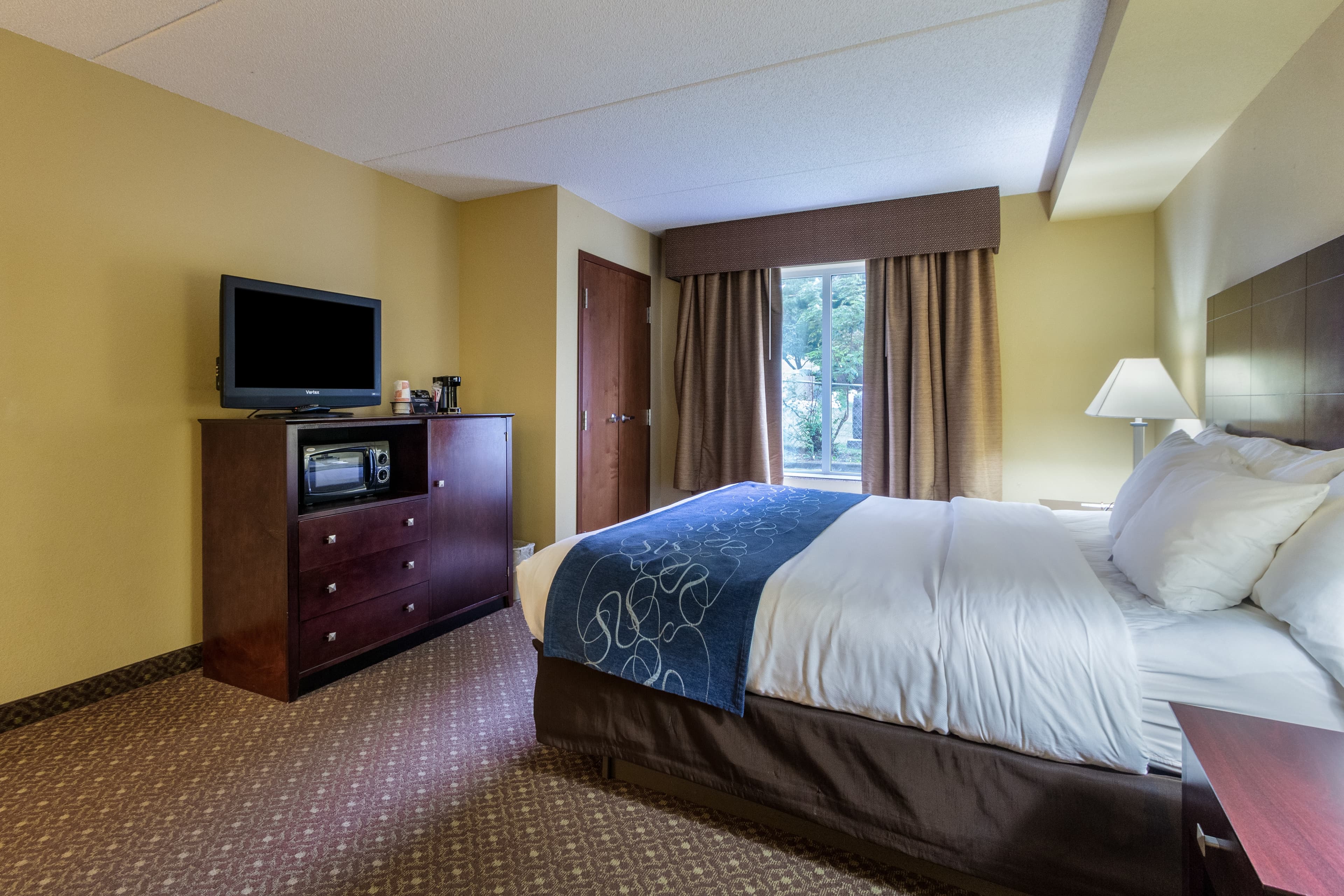 Comfort Suites Near Gettysburg Battlefield Visitor Center - Image 3