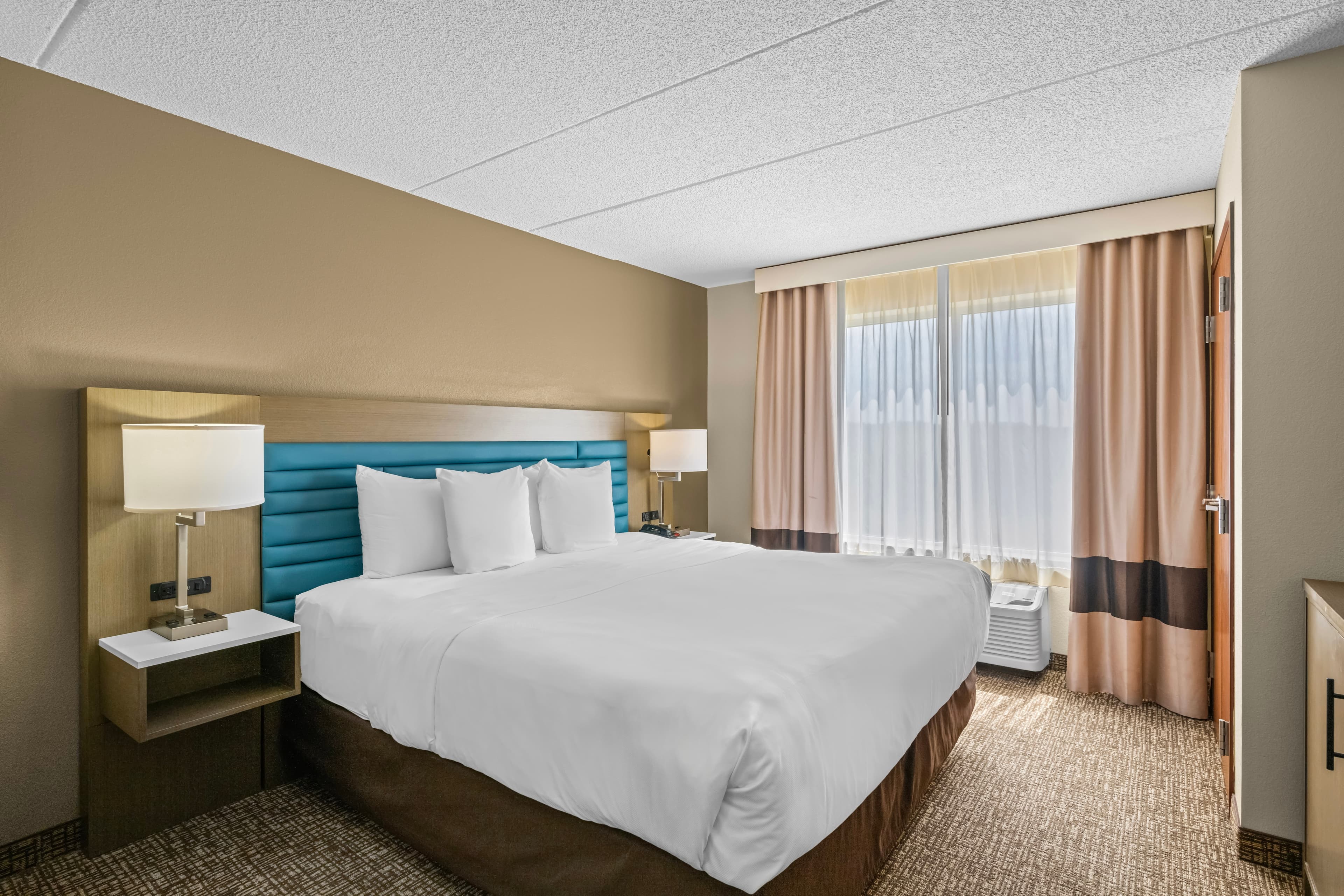 Comfort Suites Near Gettysburg Battlefield Visitor Center - Image 2