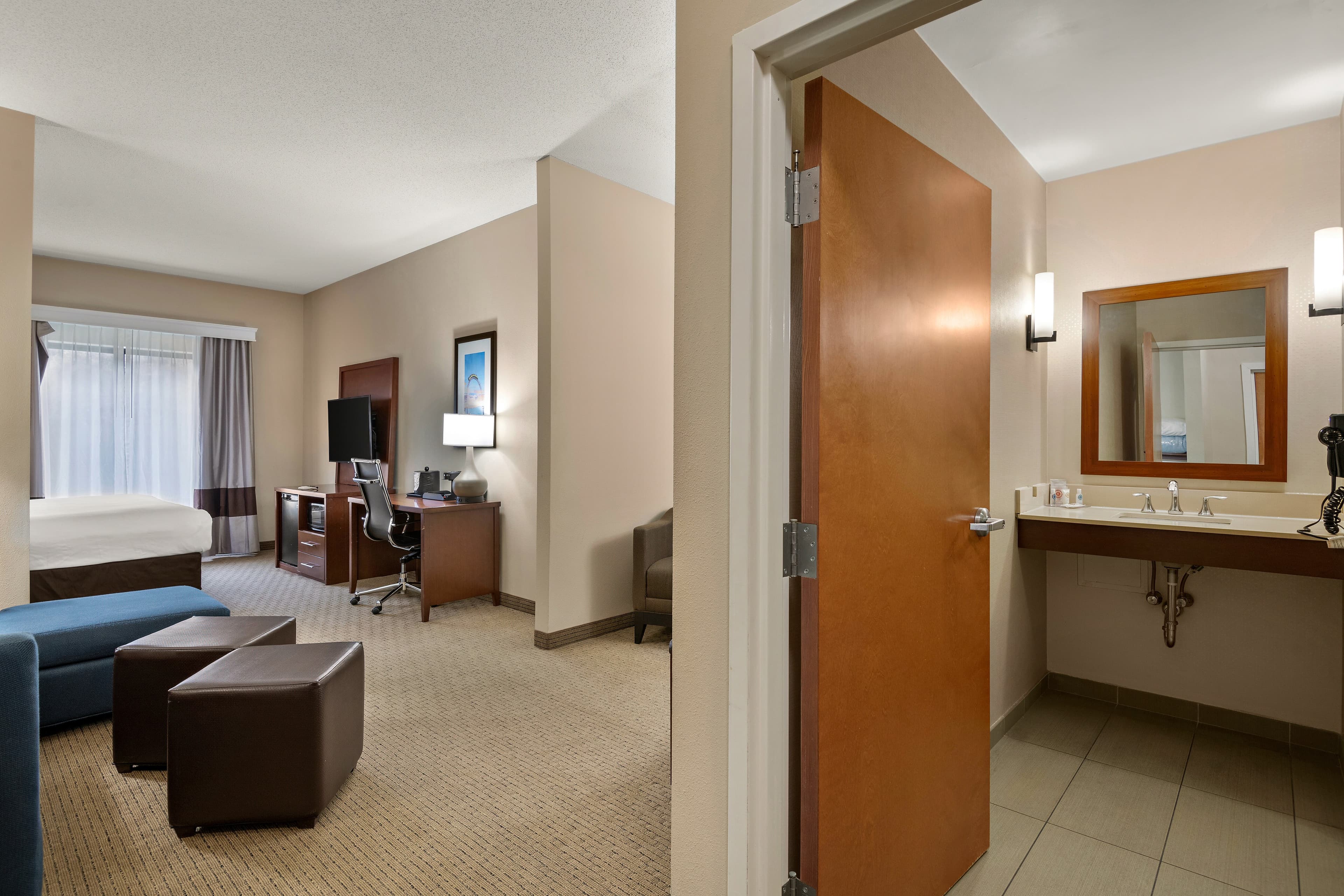Comfort Suites Hummelstown - Hershey - Image 2