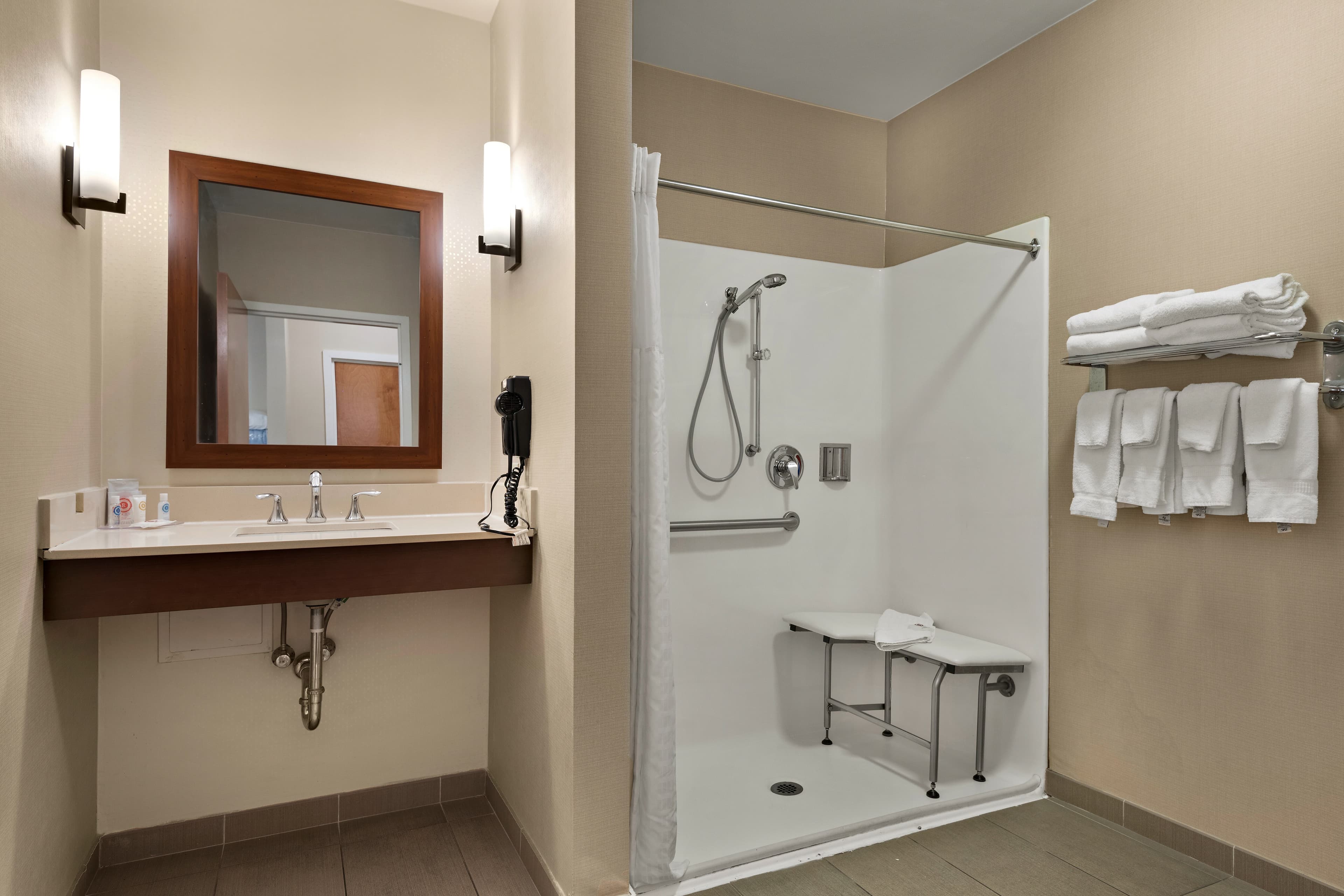 Comfort Suites Hummelstown - Hershey - Image 5