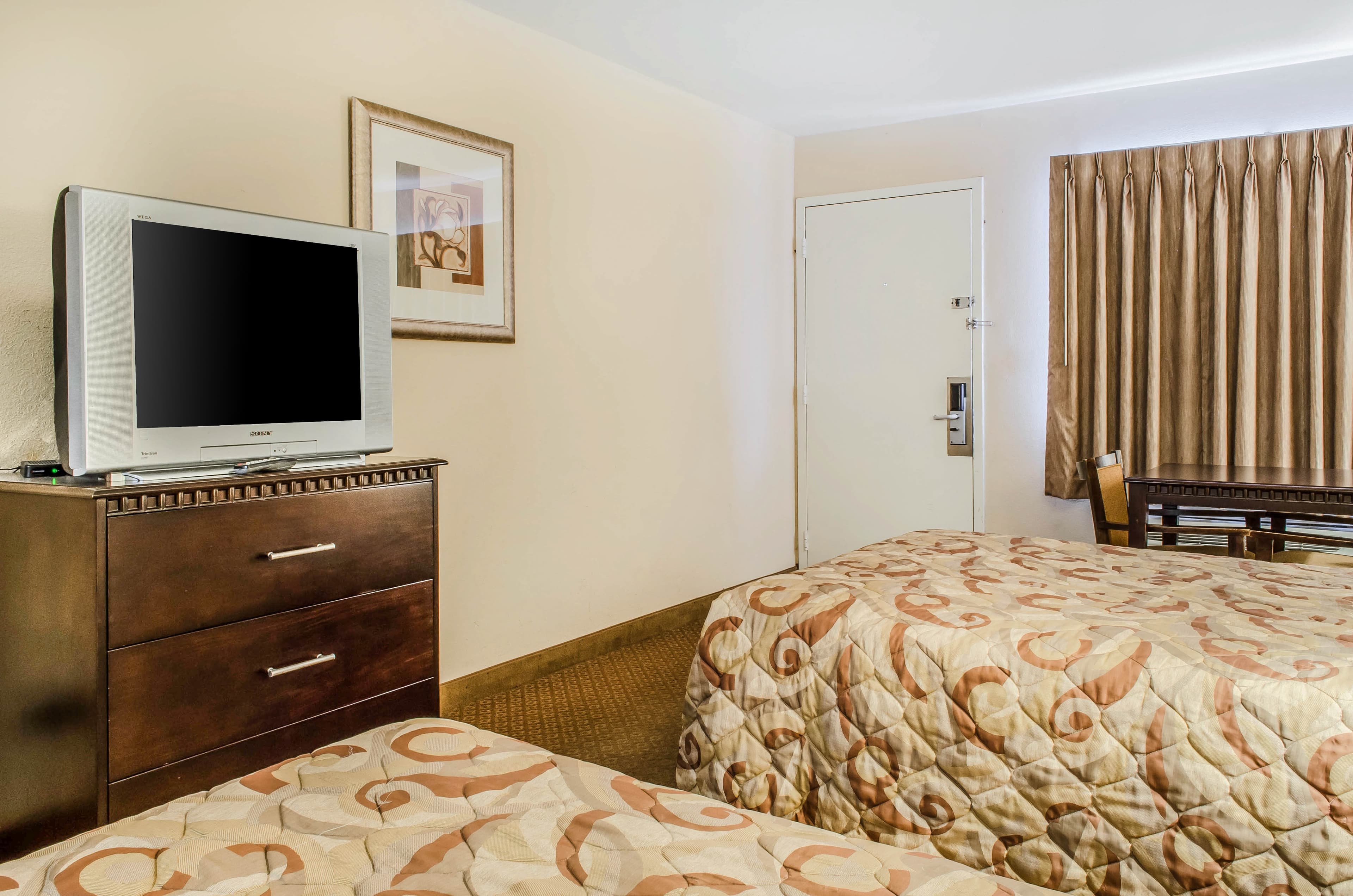 Rodeway Inn Shippensburg I-81 — 4