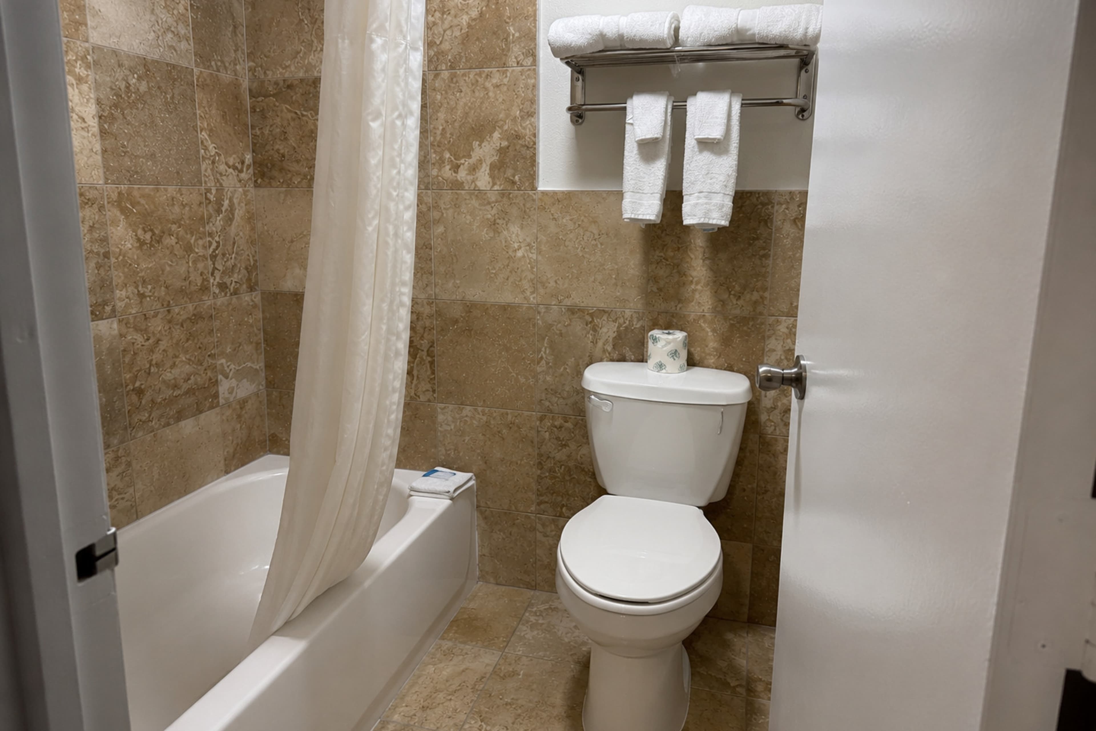 Econo Lodge Allentown North — 7