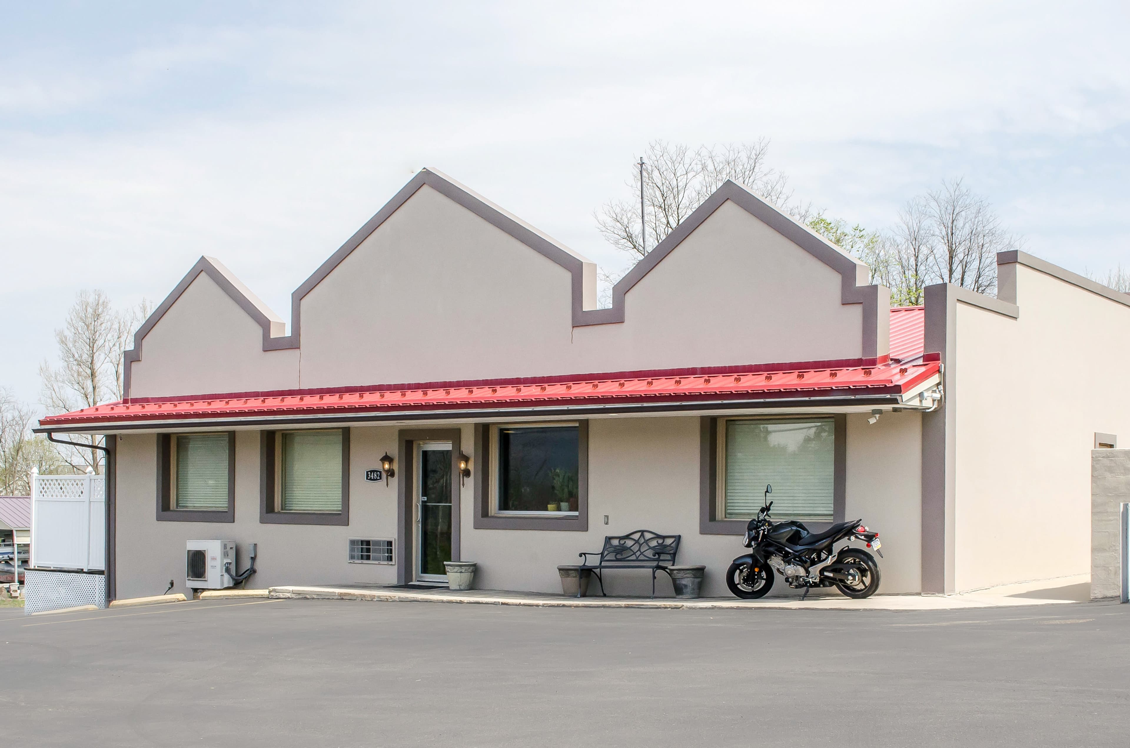 Econo Lodge Bellefonte I-99 - Image 1