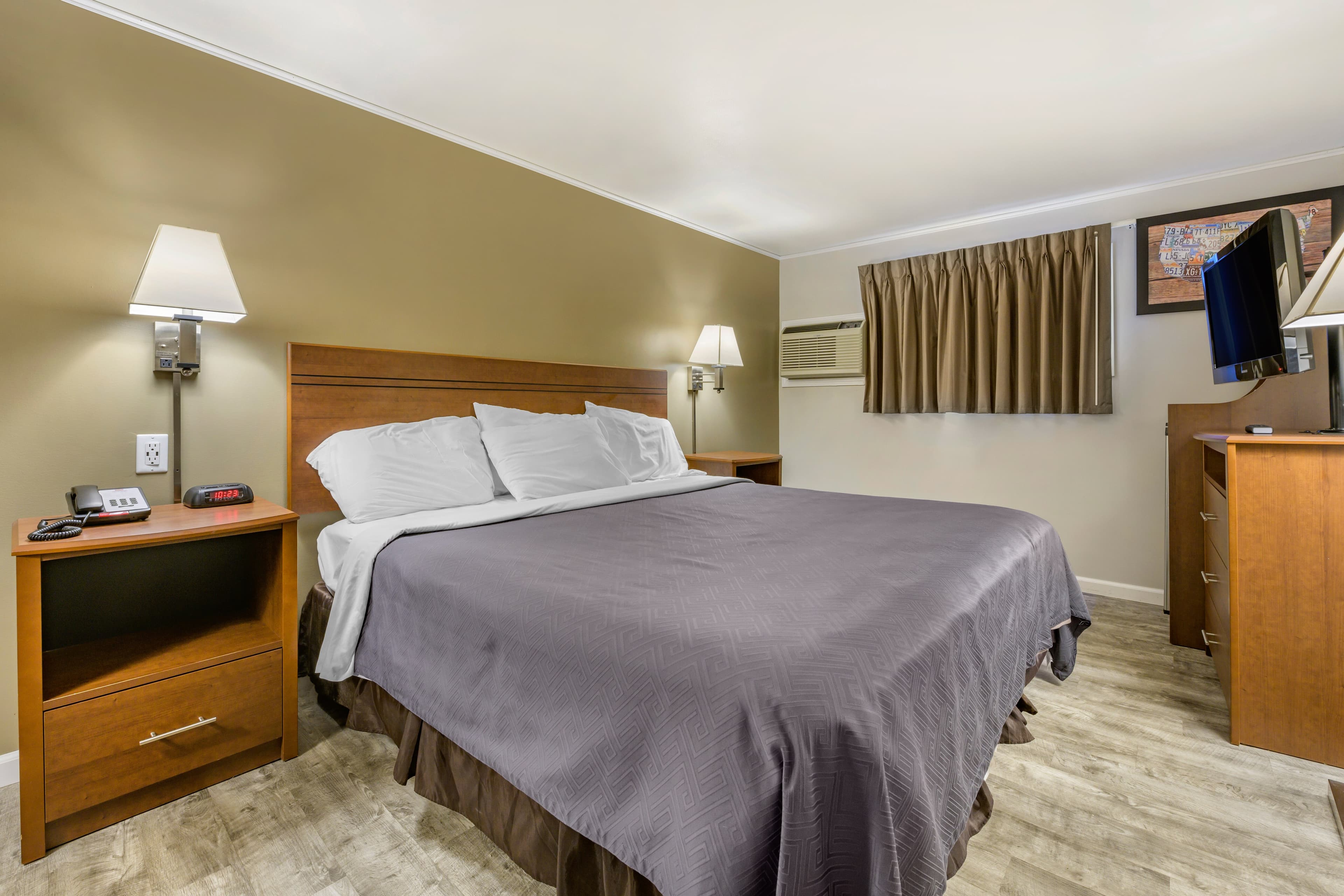 Econo Lodge Bellefonte I-99 — 12