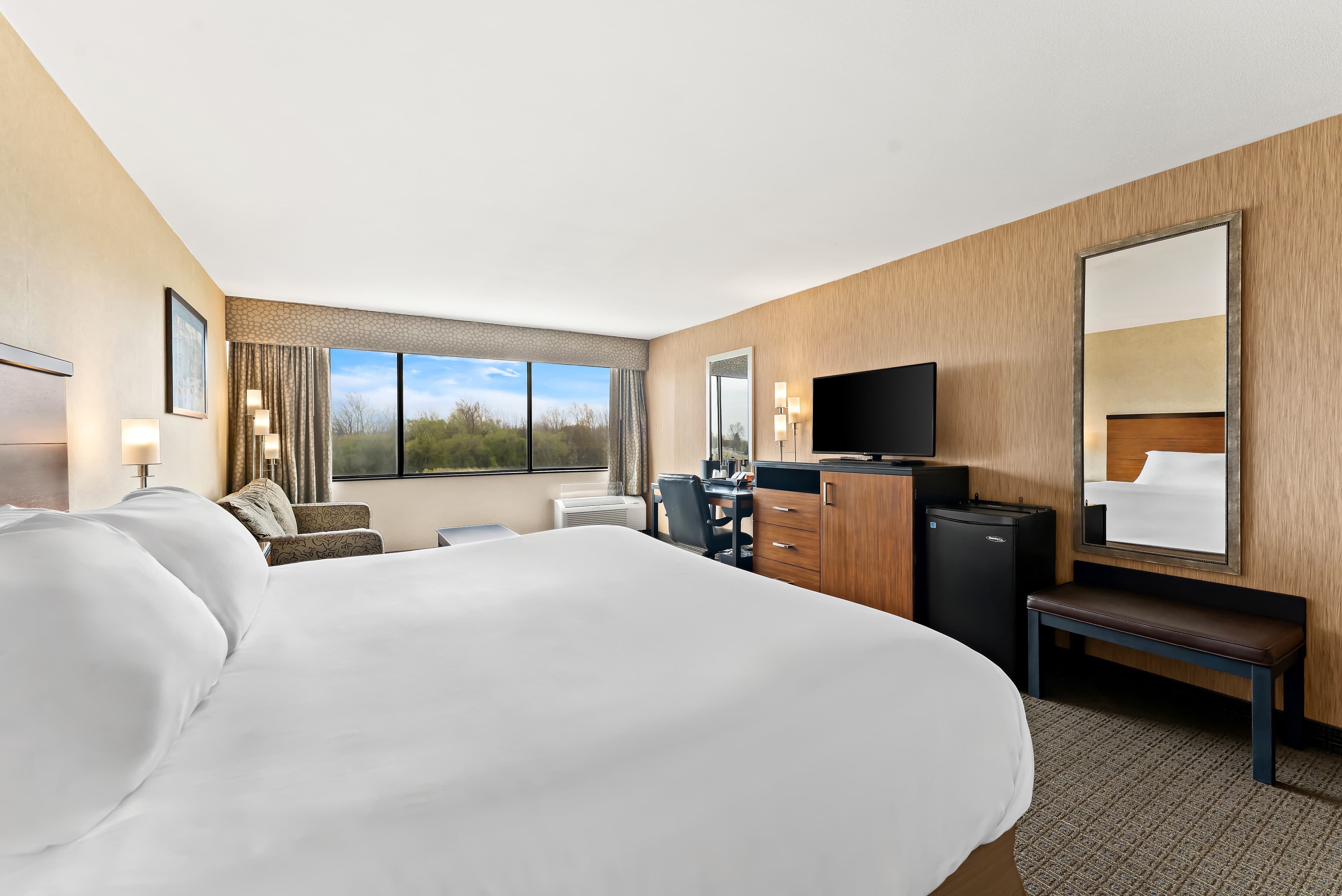 Quality Hotel Philadelphia Airport - Image 2
