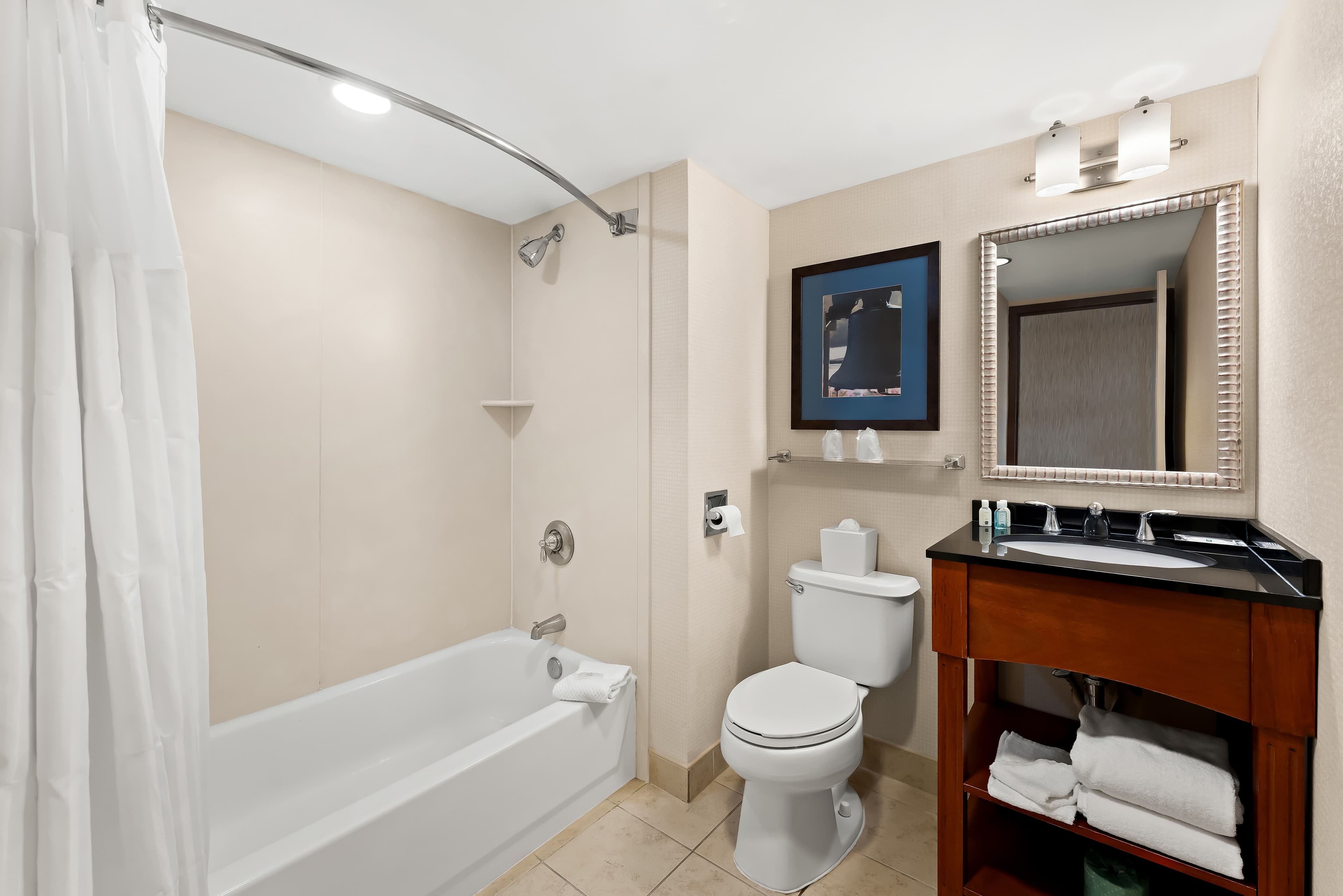Quality Hotel Philadelphia Airport - Image 5