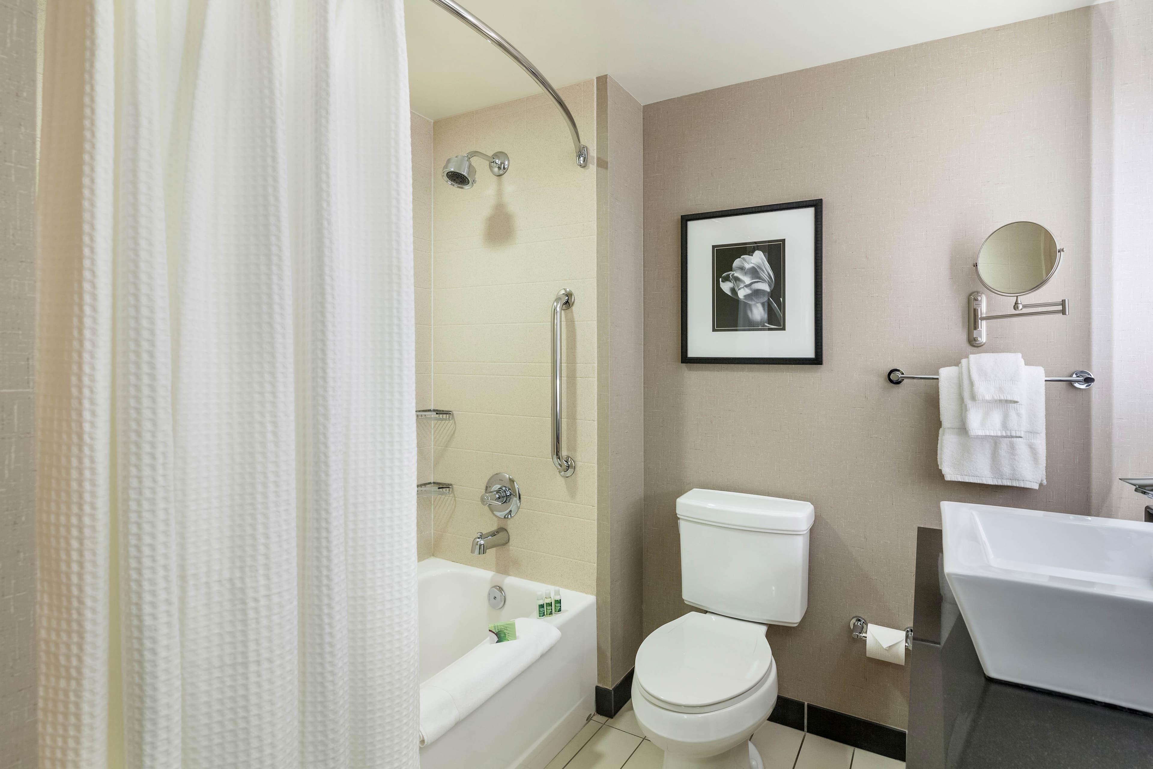 Cambria Hotel Pittsburgh - Downtown — 11