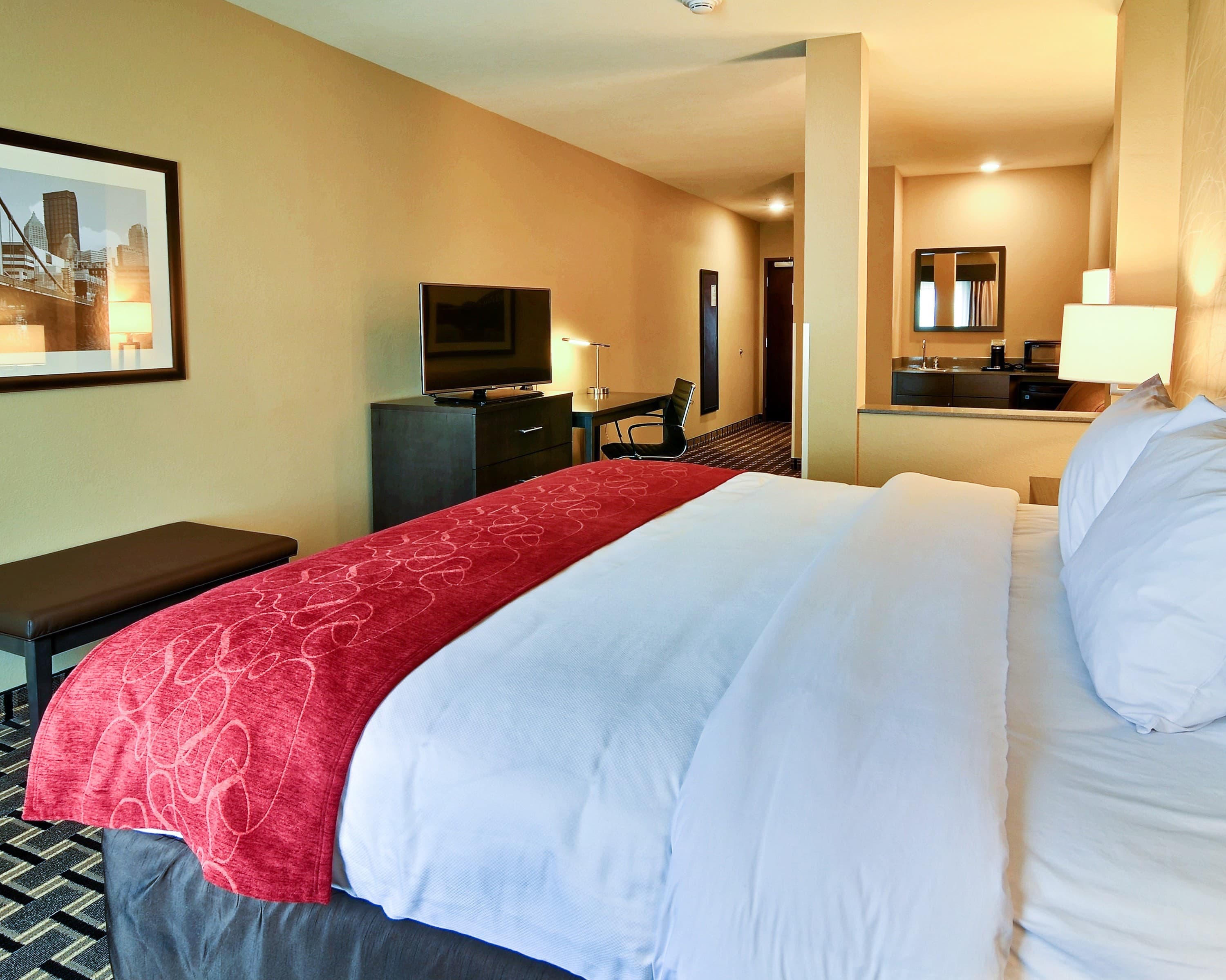 Comfort Suites Uniontown - Image 3