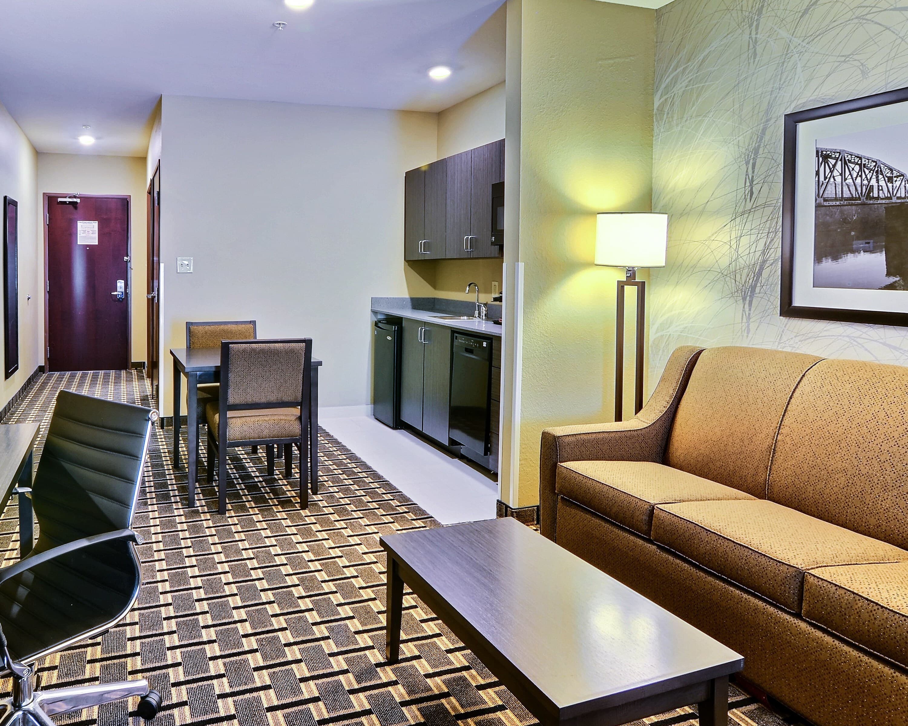 Comfort Suites Uniontown — 12