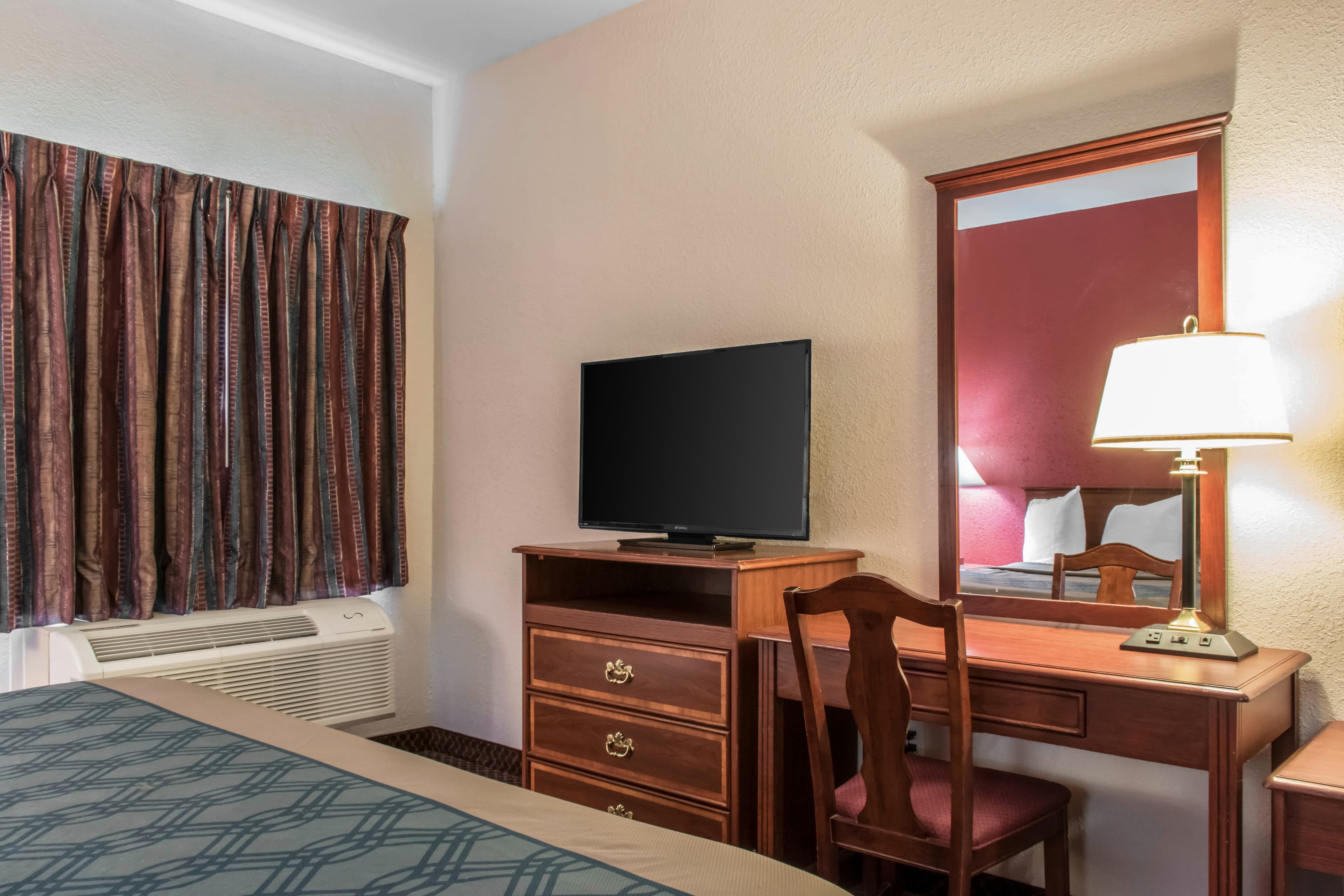Econo Lodge Carlisle Central — 7
