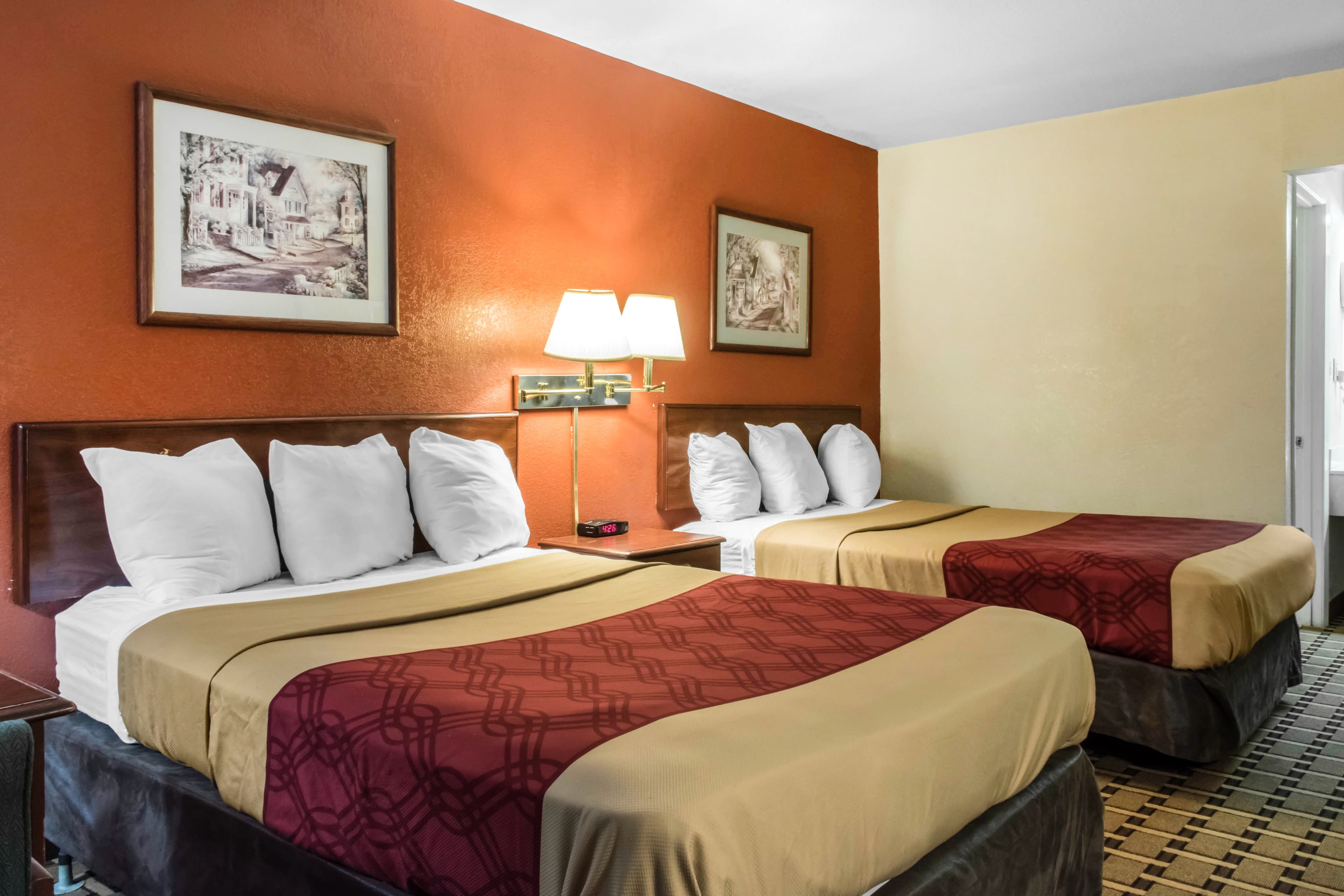Econo Lodge Carlisle Central — 19
