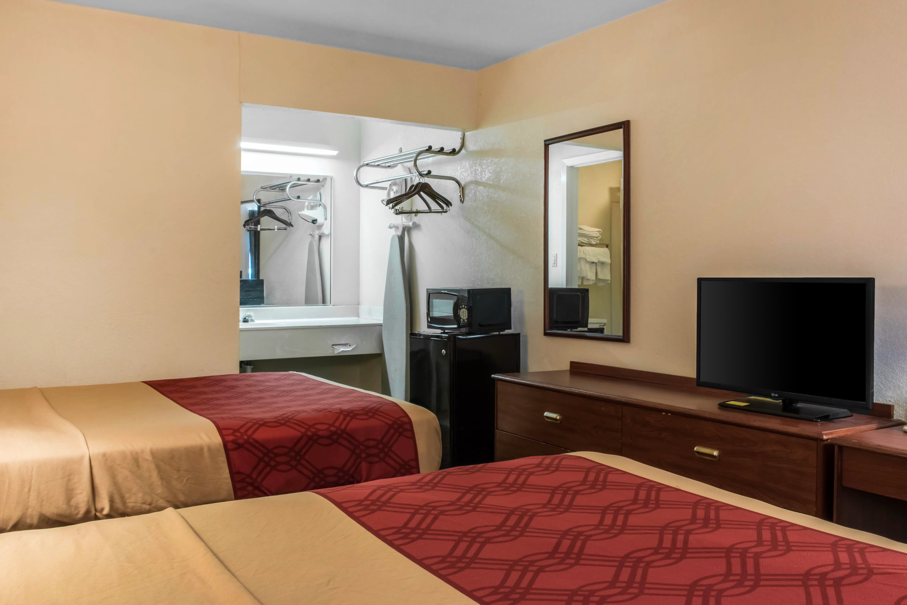 Econo Lodge Carlisle Central — 23