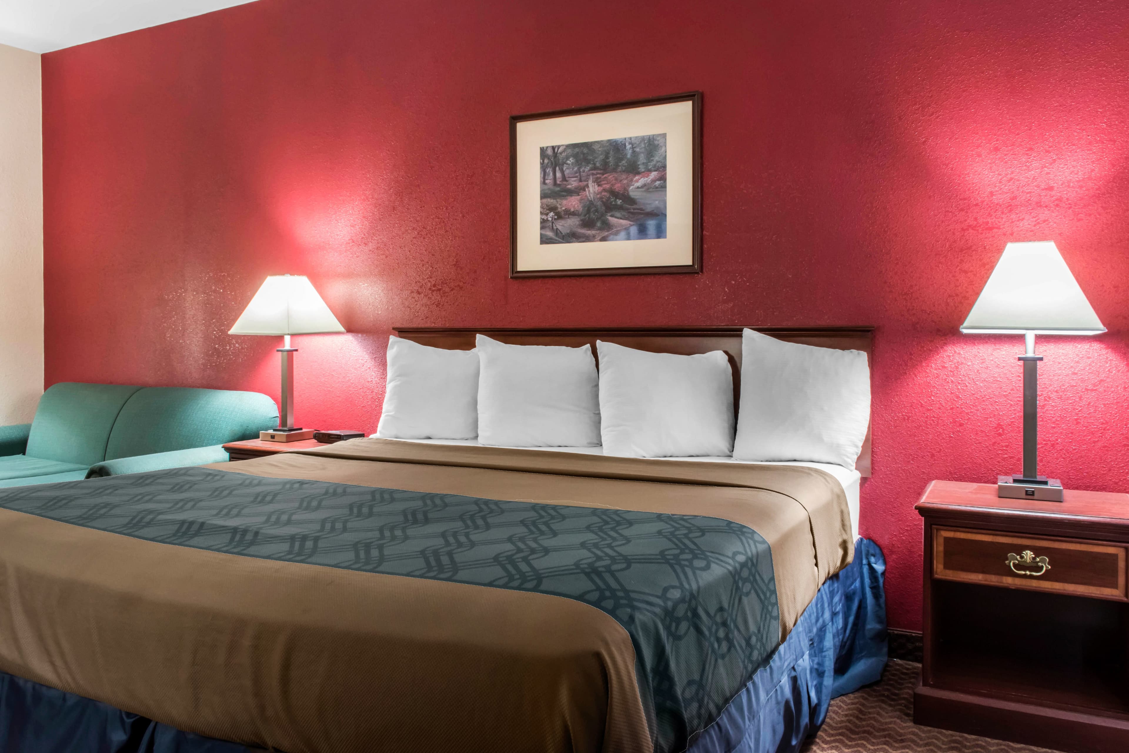 Econo Lodge Carlisle Central - Image 1