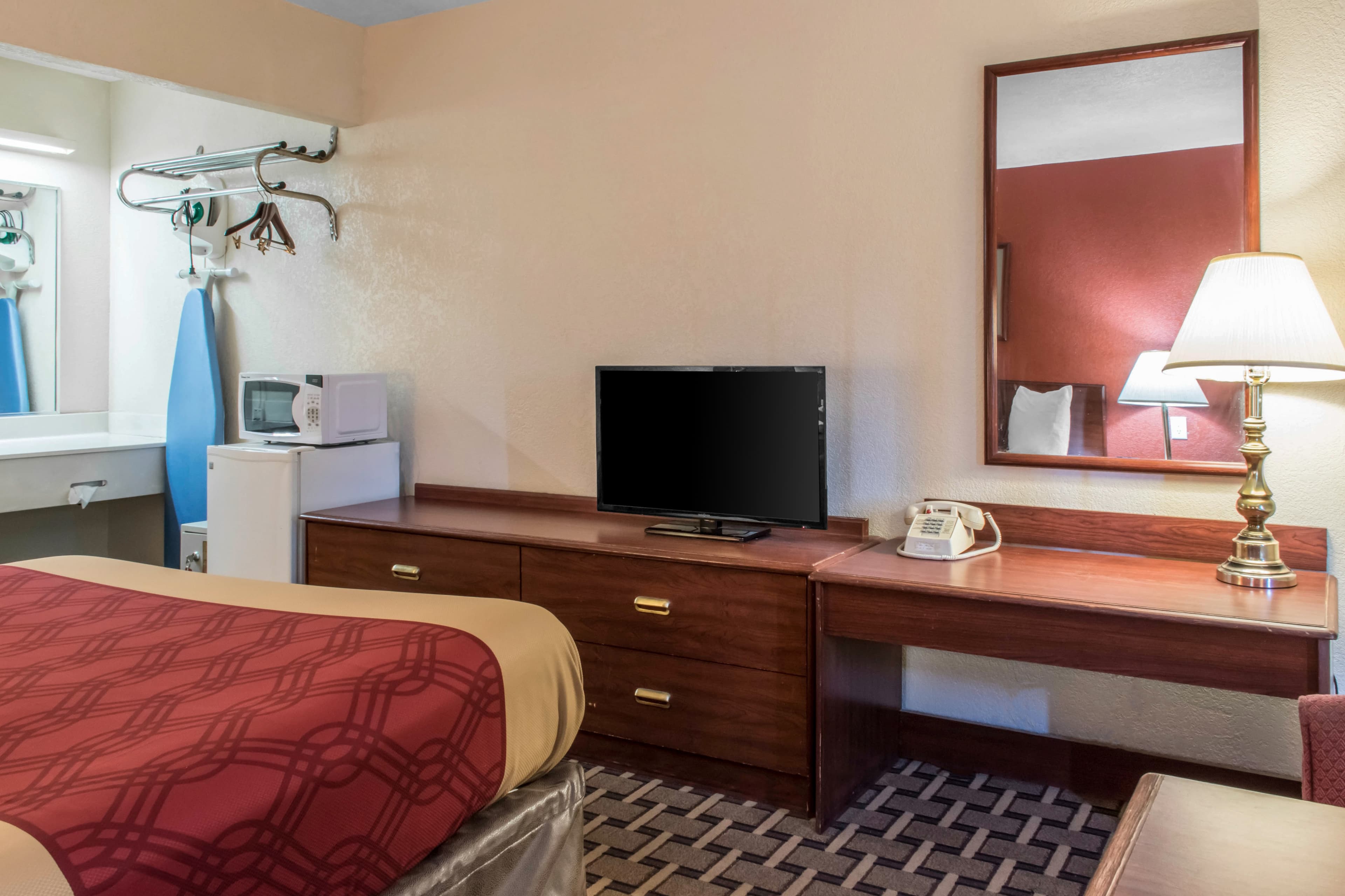 Econo Lodge Carlisle Central — 18