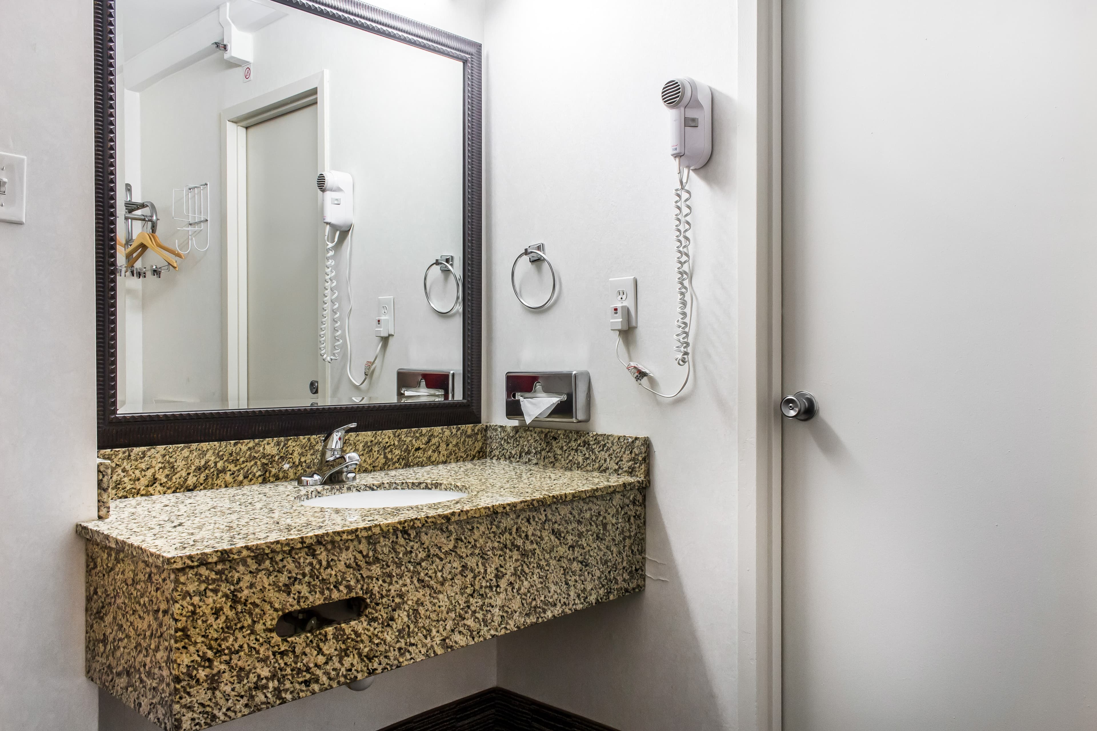 Clarion Hotel Philadelphia International Airport - Image 2