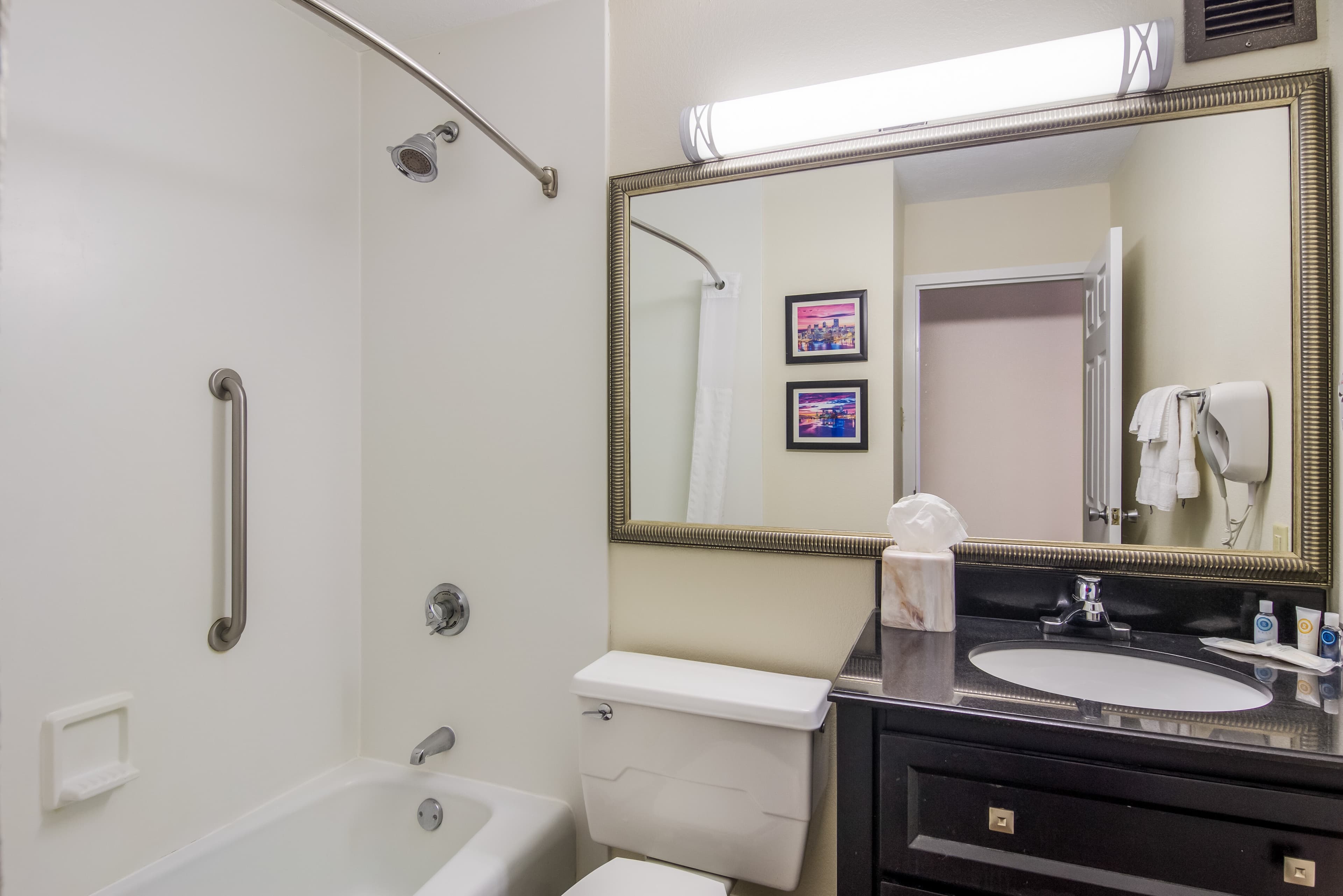 Comfort Inn & Suites Pittsburgh Fox Chapel — 19