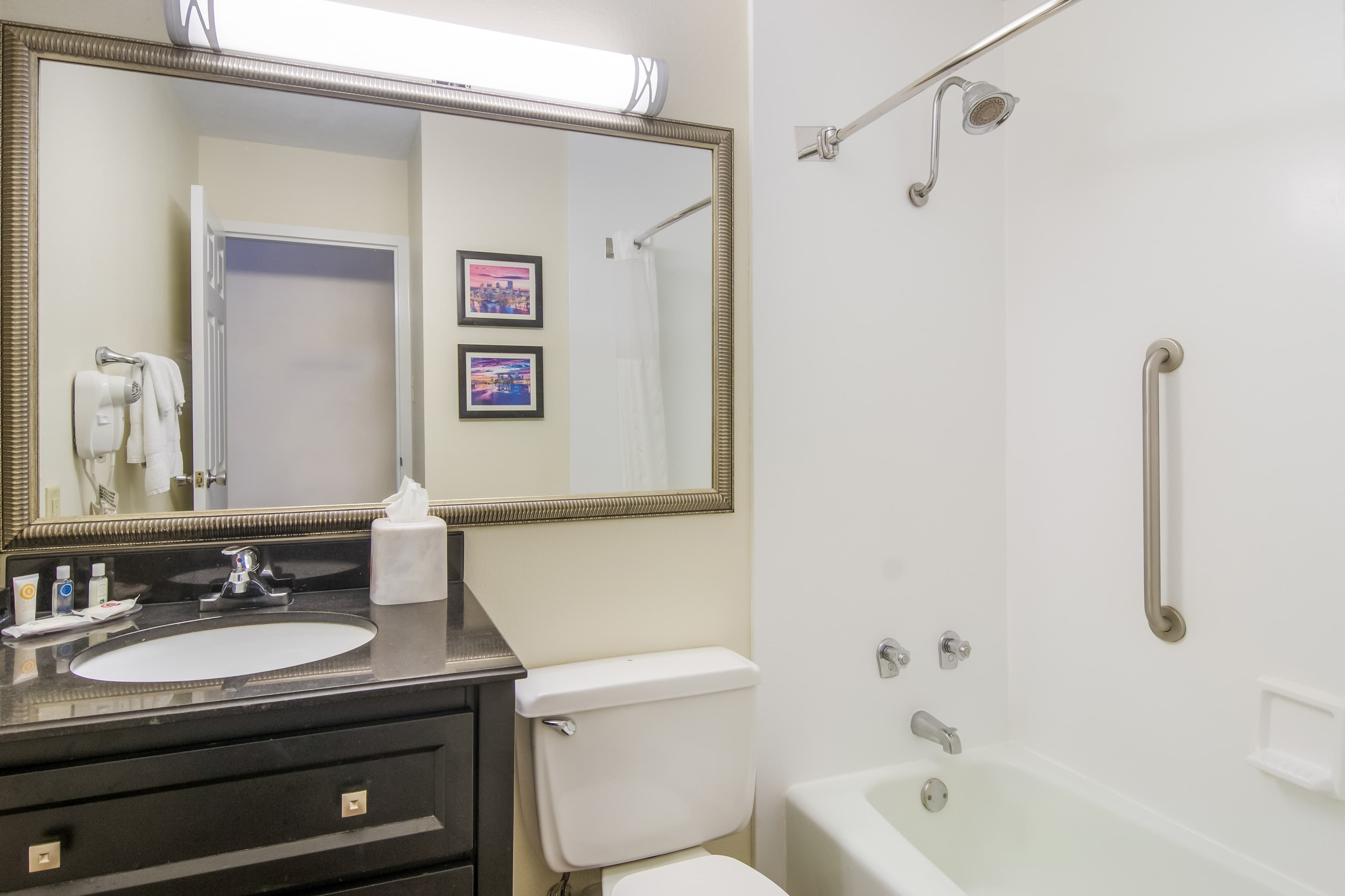 Comfort Inn & Suites Pittsburgh Fox Chapel — 9