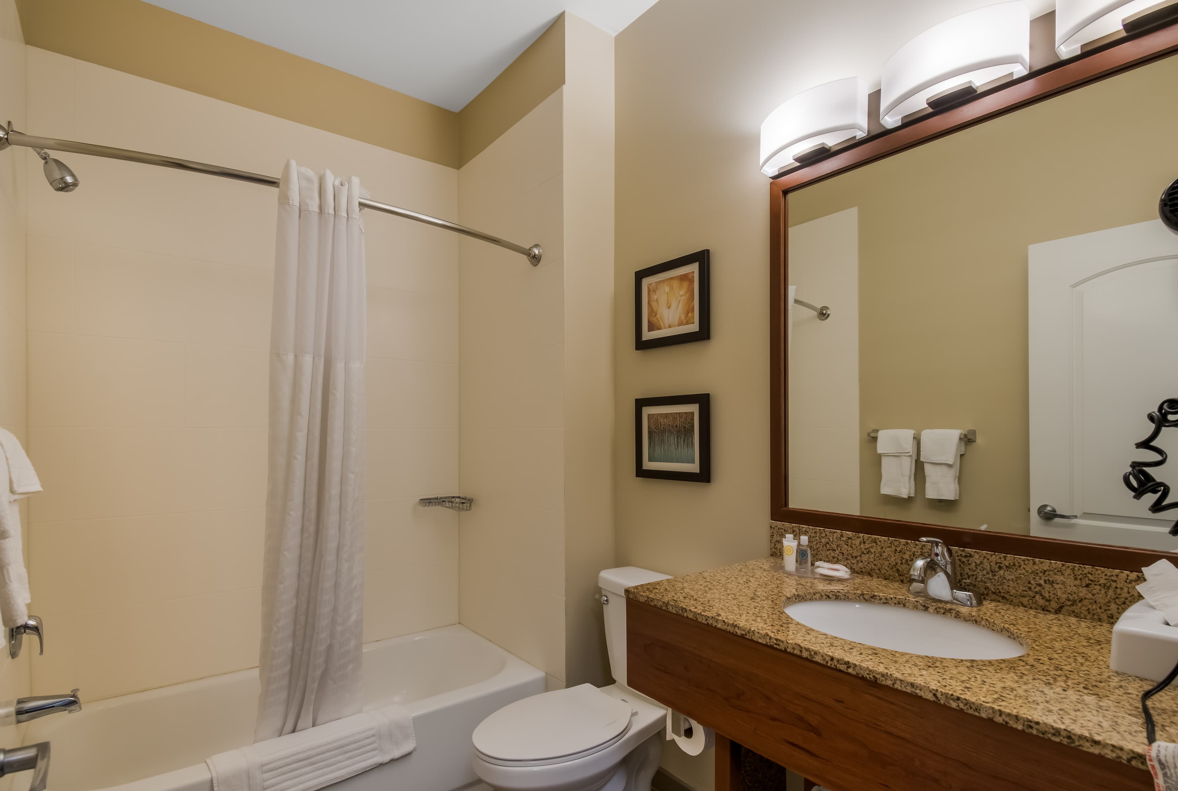 Comfort Inn & Suites Barnesville - Frackville — 18