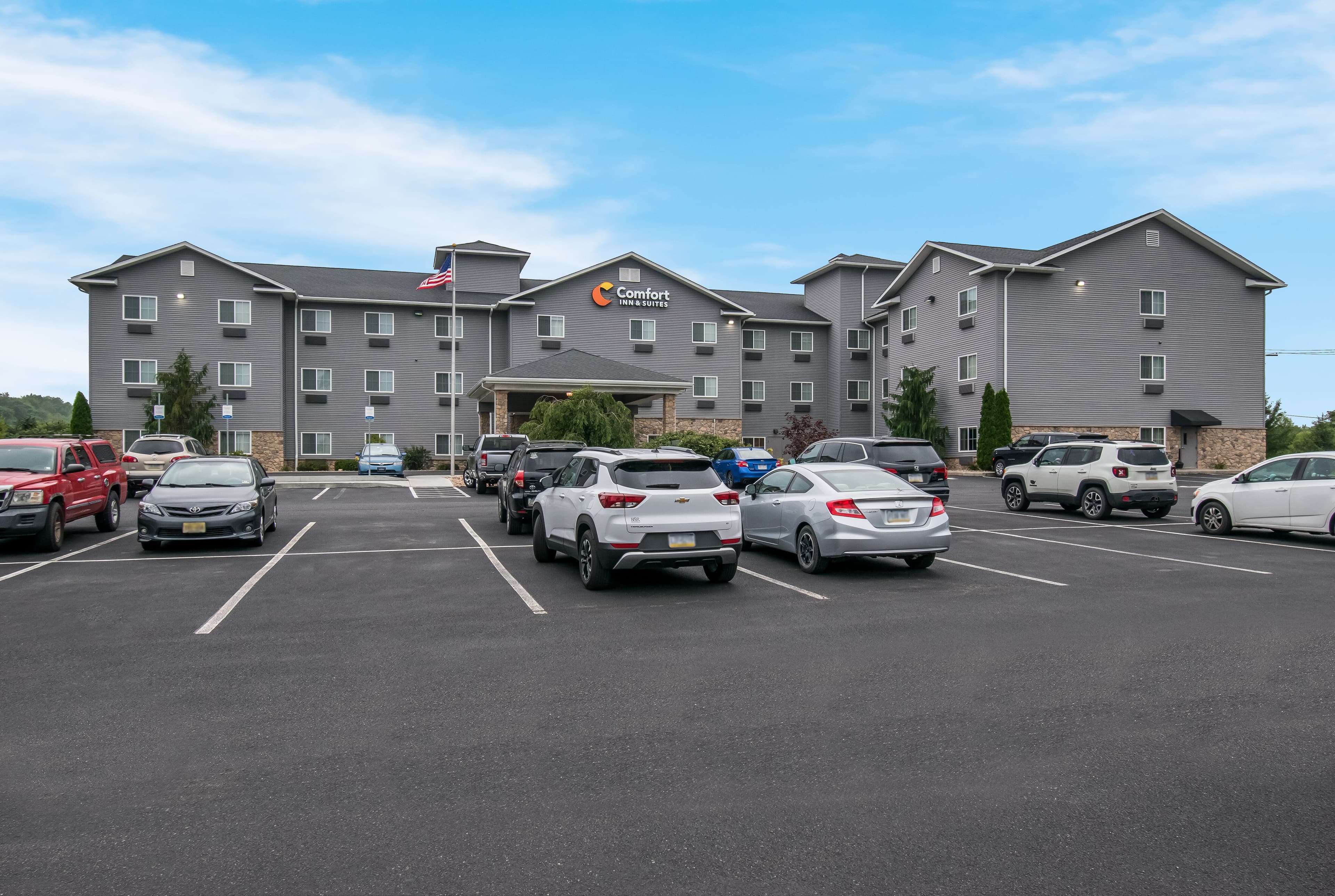 Comfort Inn & Suites Barnesville - Frackville - Image 1