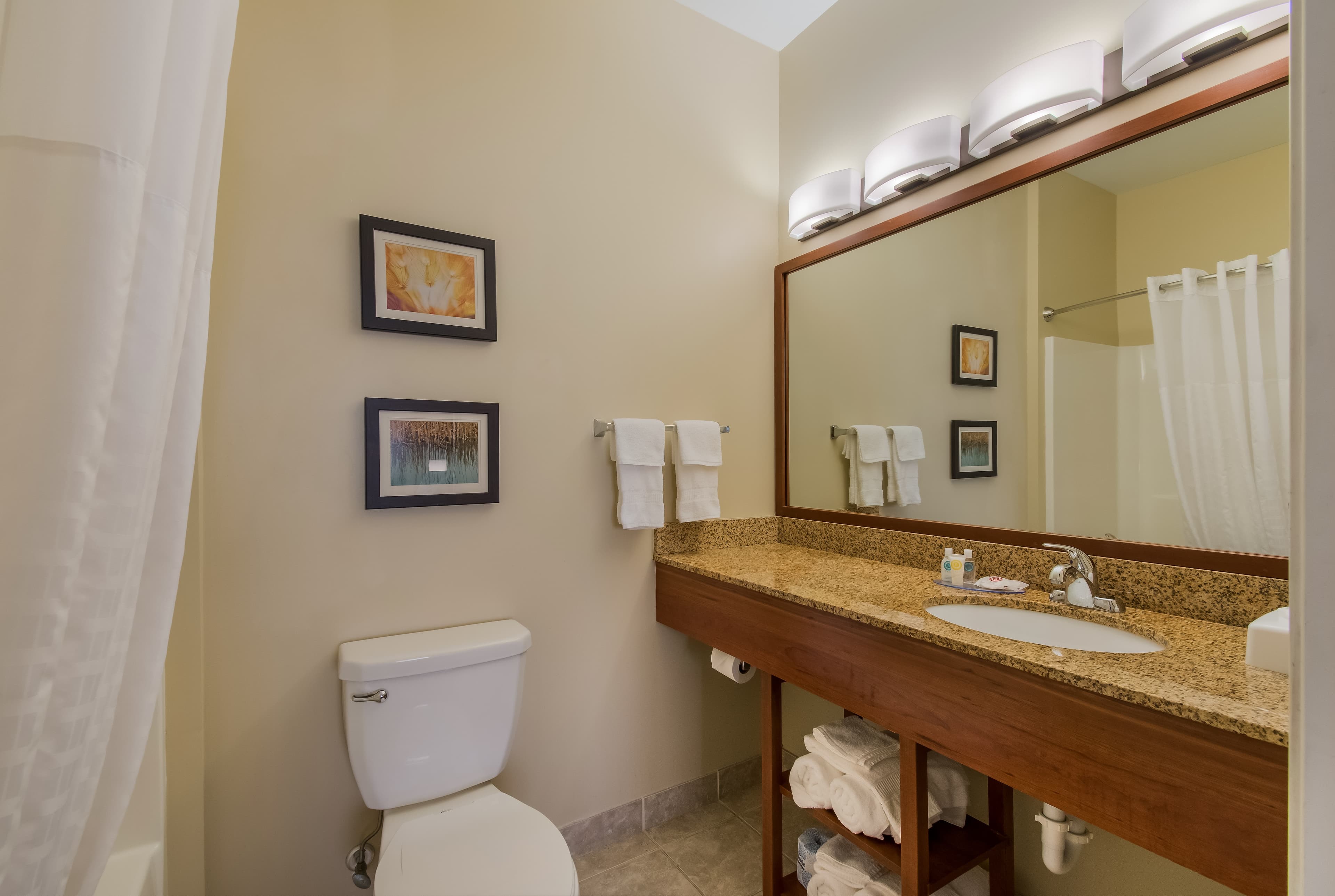 Comfort Inn & Suites Barnesville - Frackville — 23