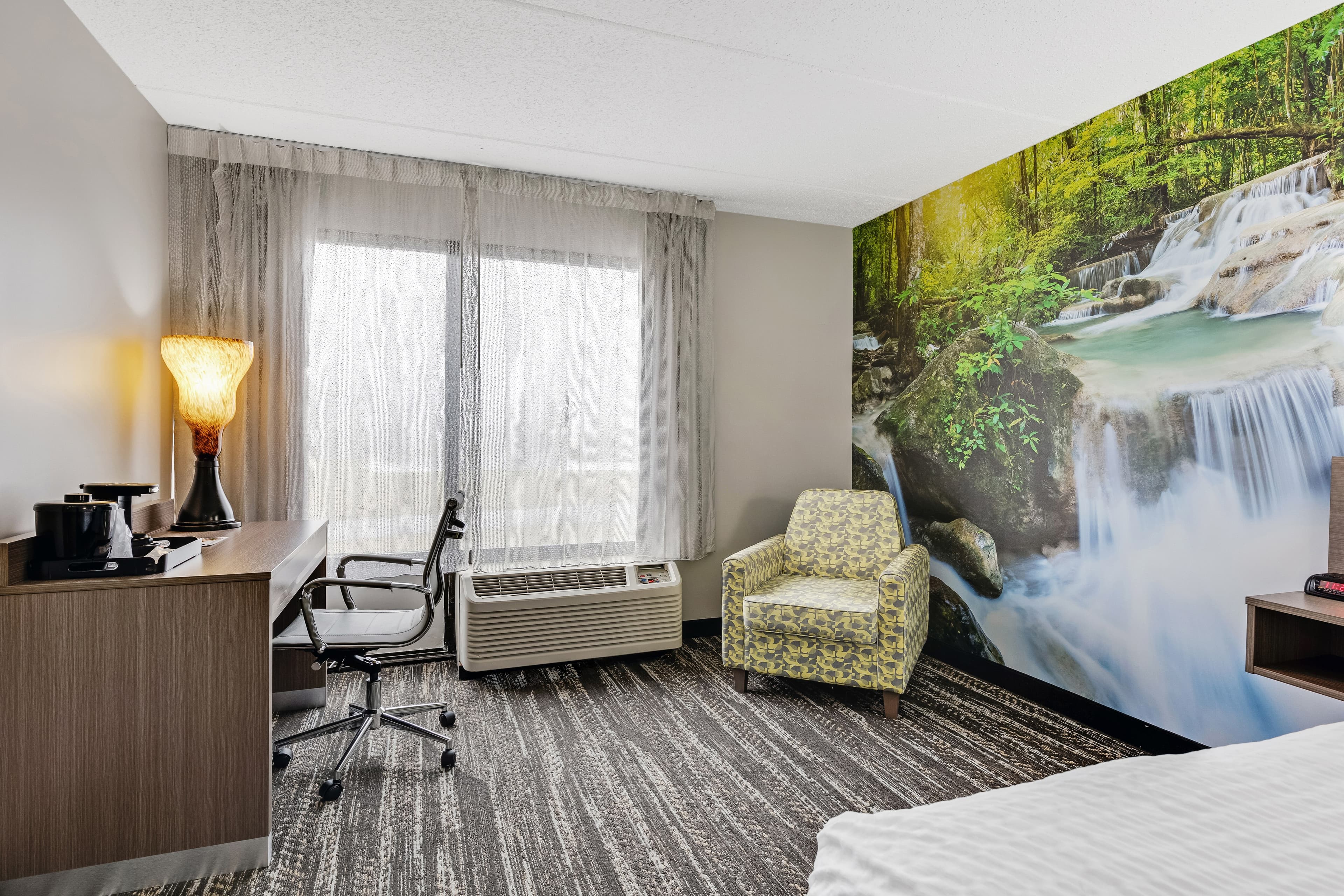 Clarion Pointe Near Erie Casino — 8