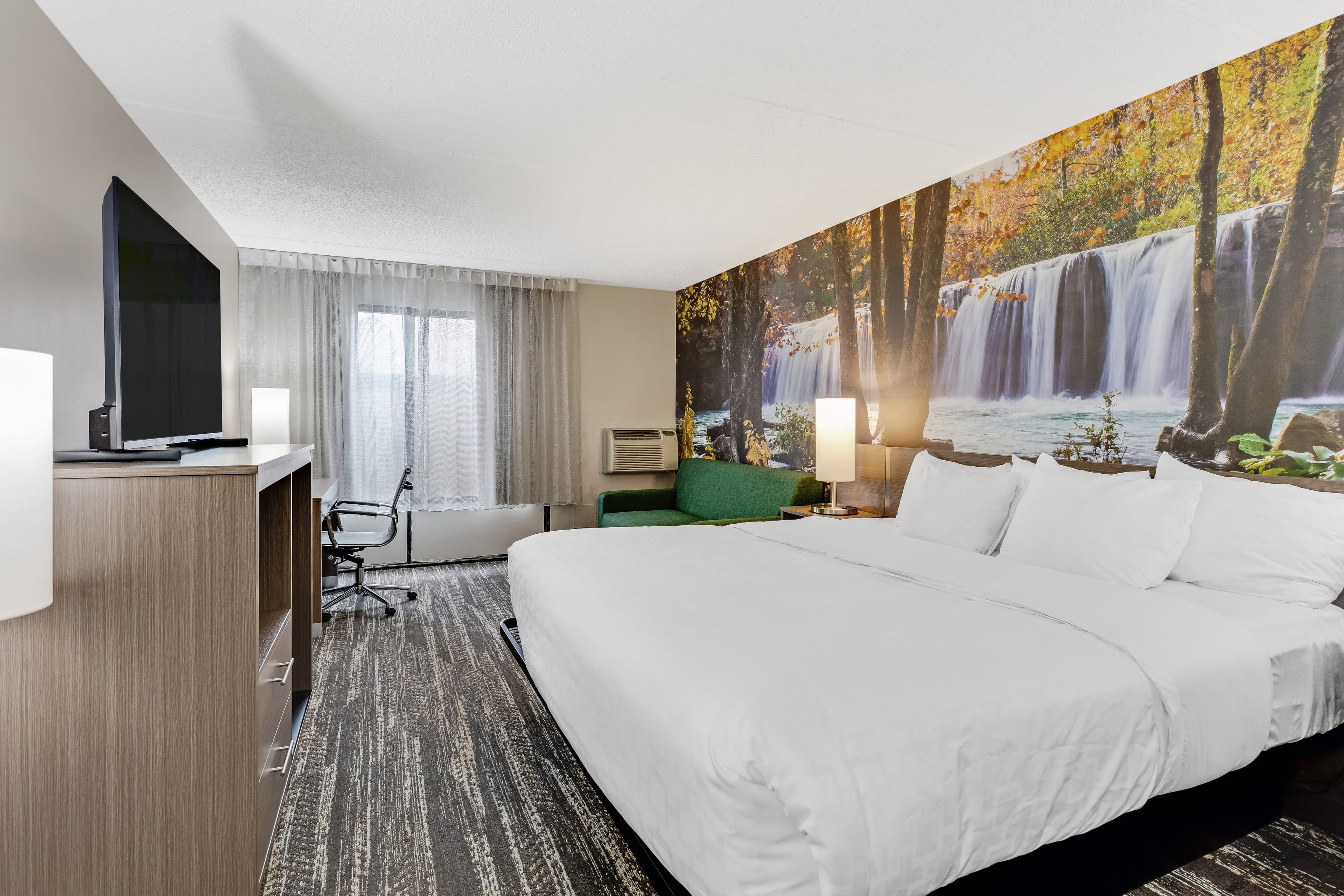 Clarion Pointe Near Erie Casino — 13