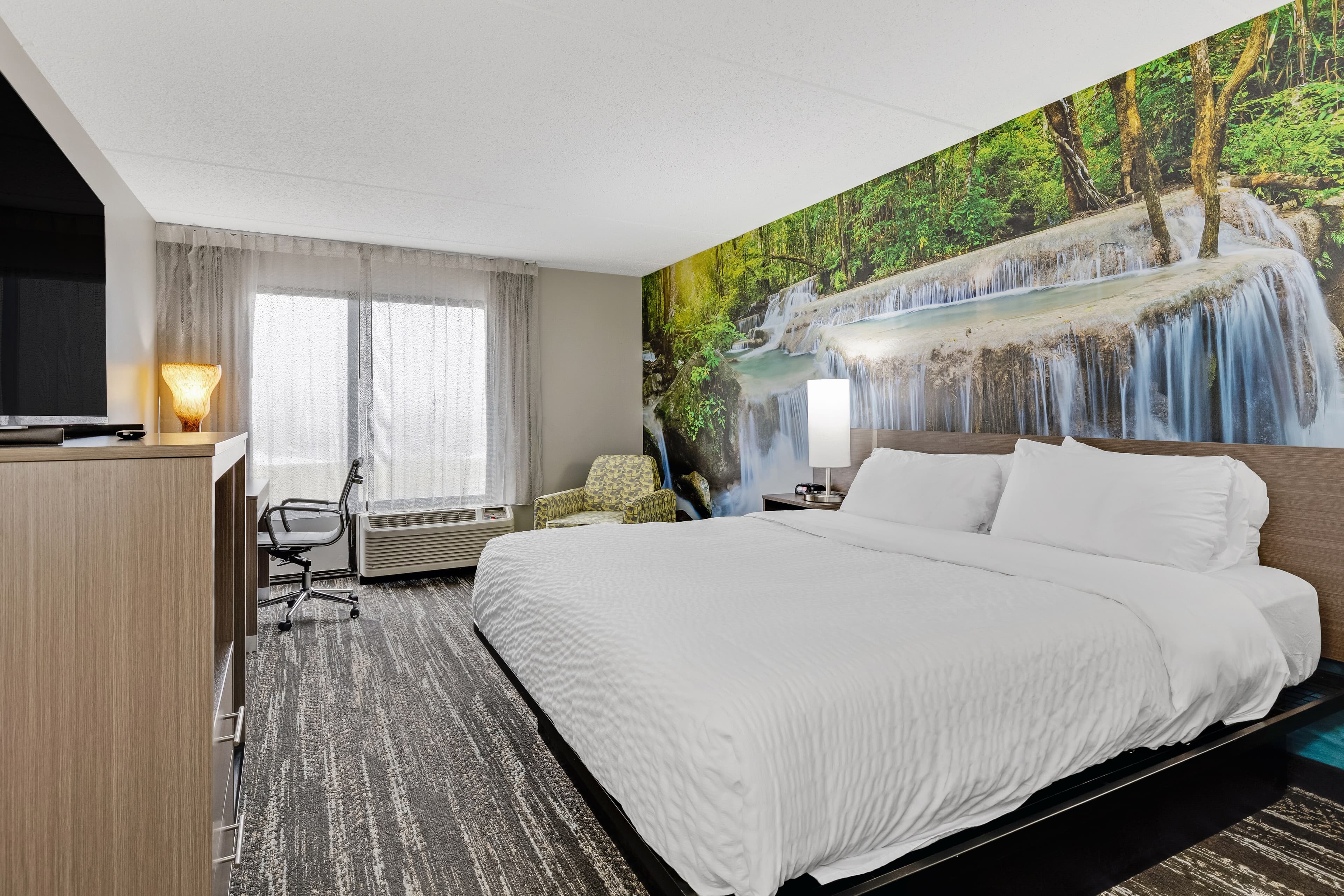 Clarion Pointe Near Erie Casino — 18