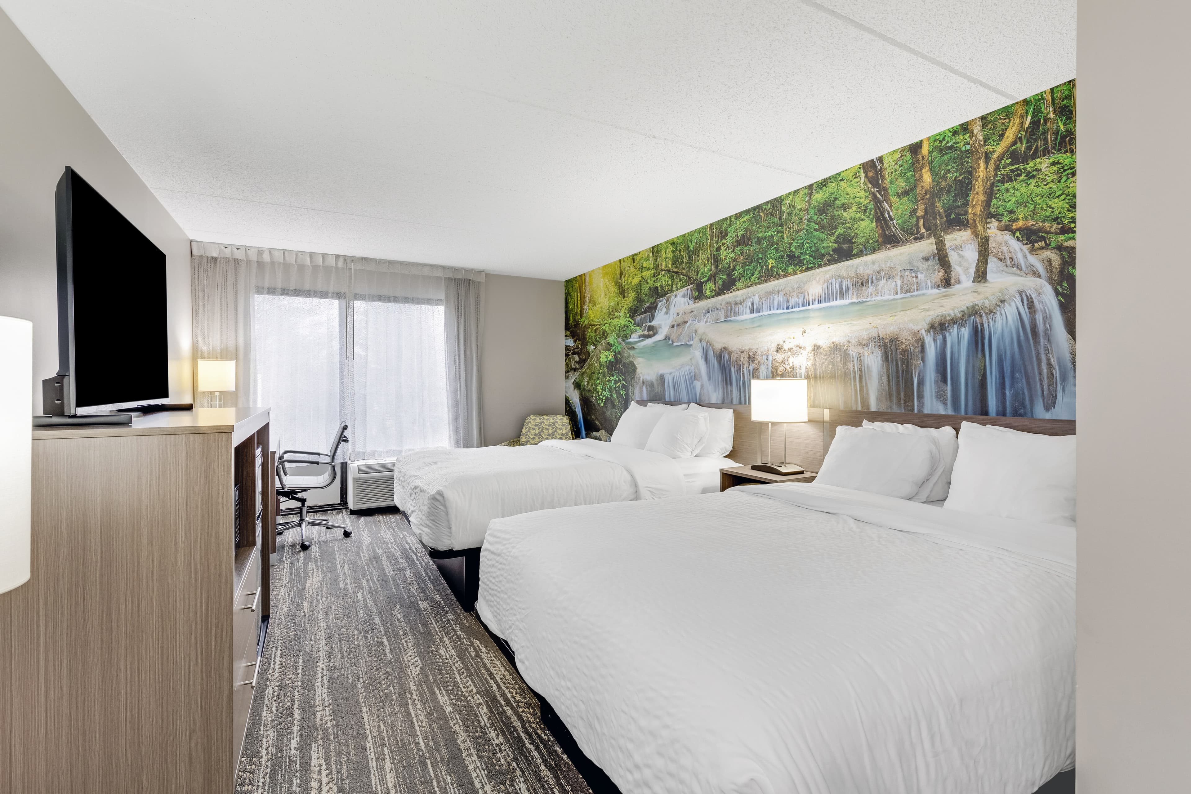 Clarion Pointe Near Erie Casino - Image 1