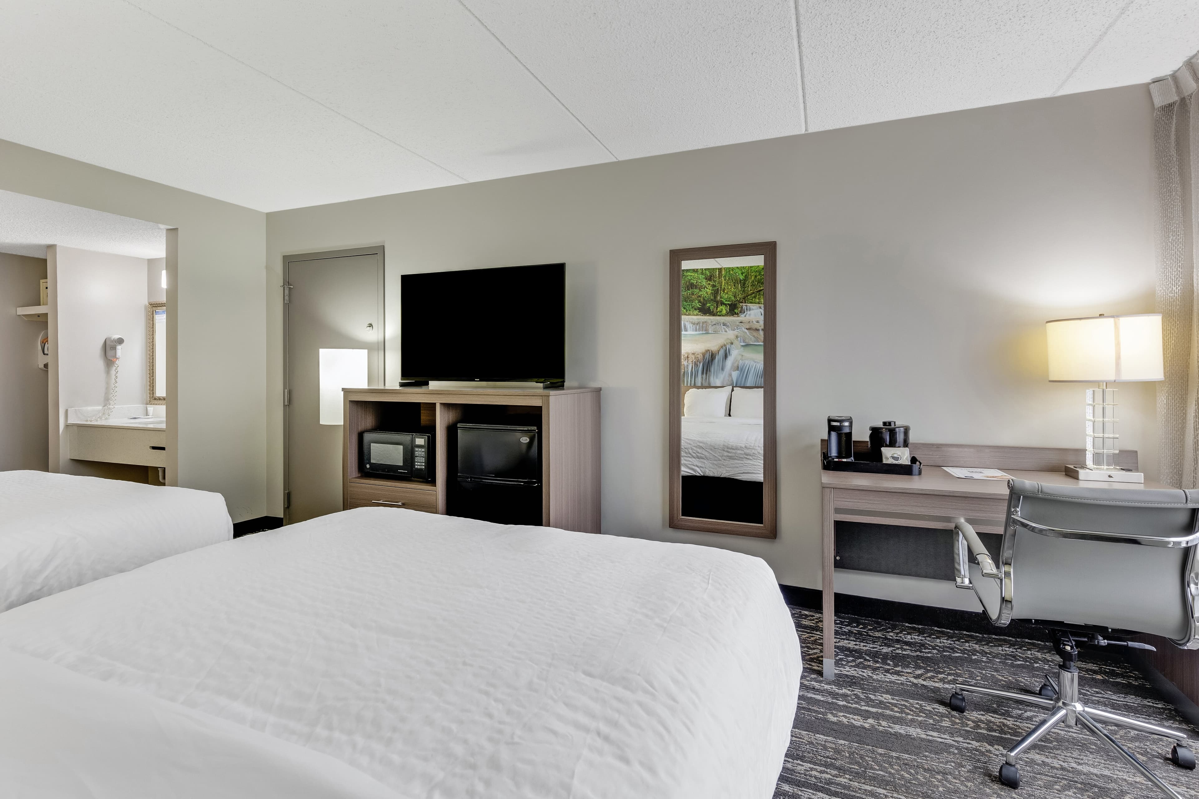 Clarion Pointe Near Erie Casino — 24