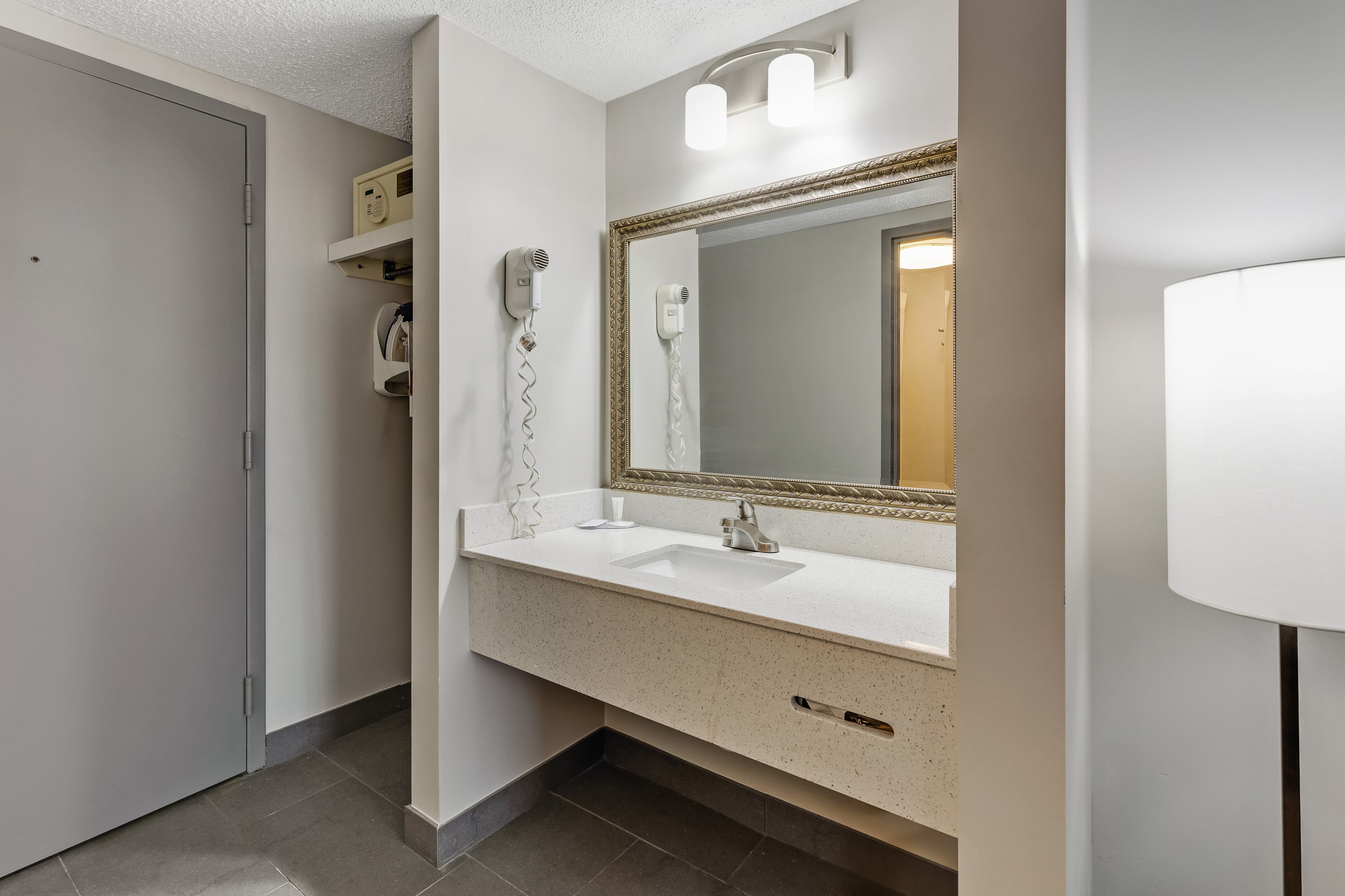 Clarion Pointe Near Erie Casino — 12