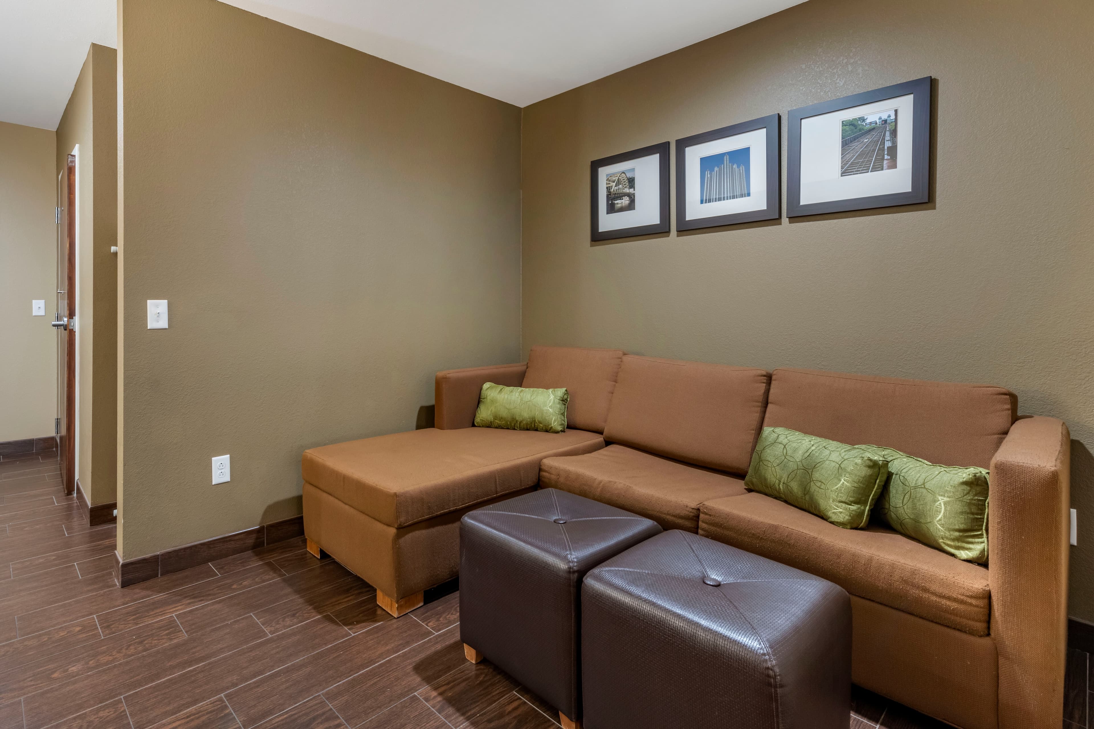 Comfort Inn & Suites Pittsburgh South — 24