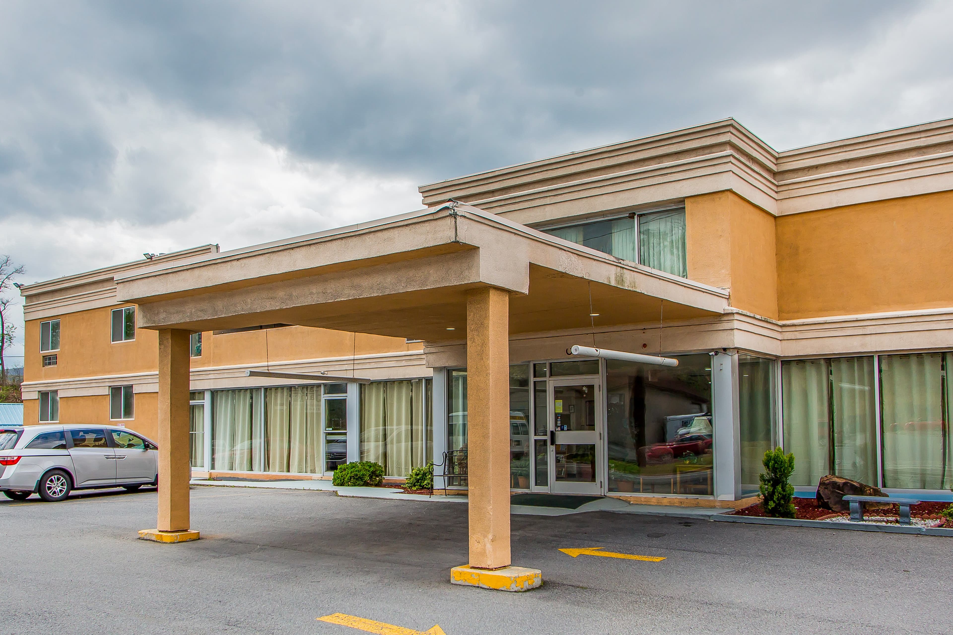 Rodeway Inn Bedford - Image 1