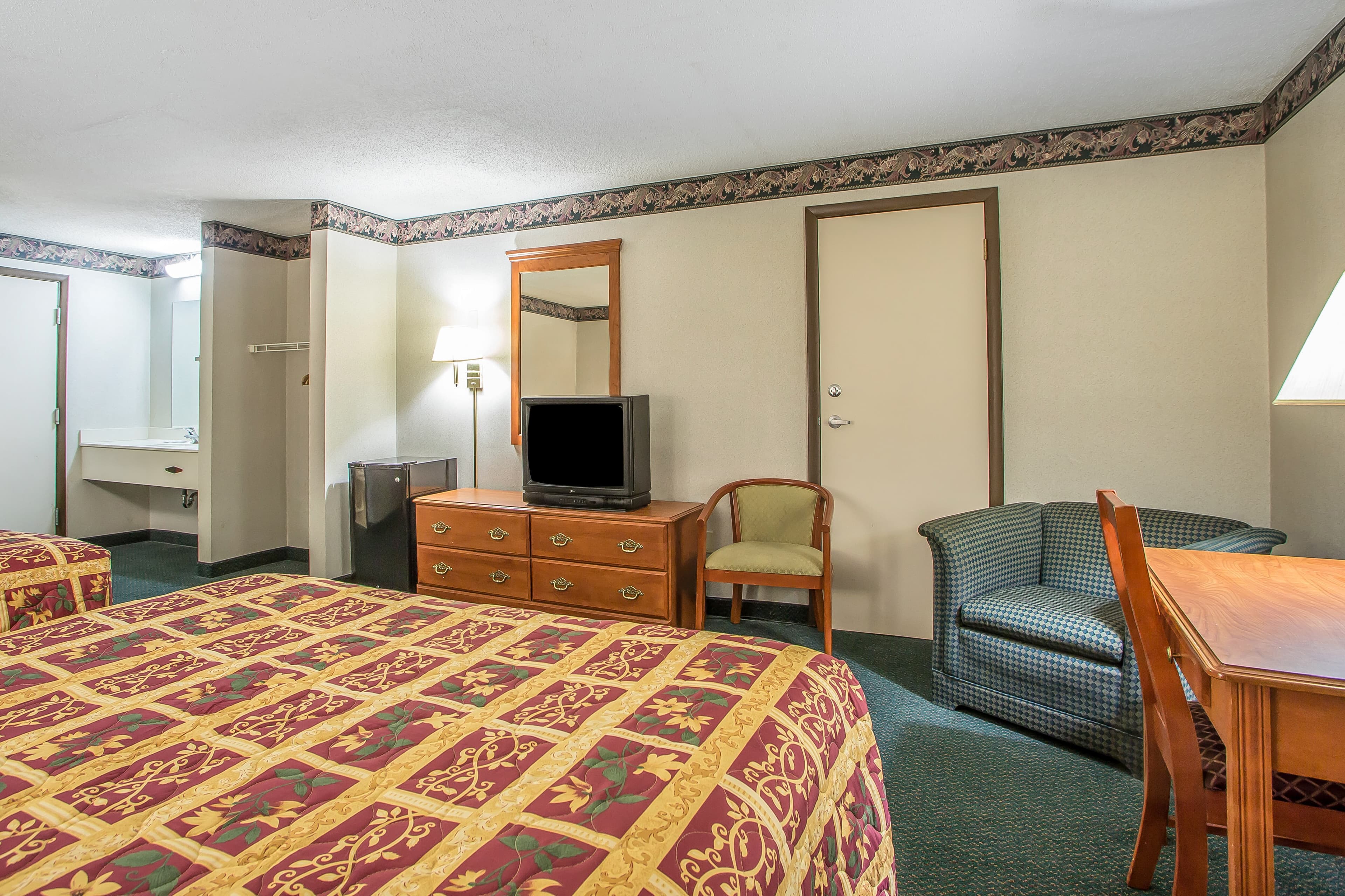Rodeway Inn Bedford - Image 3