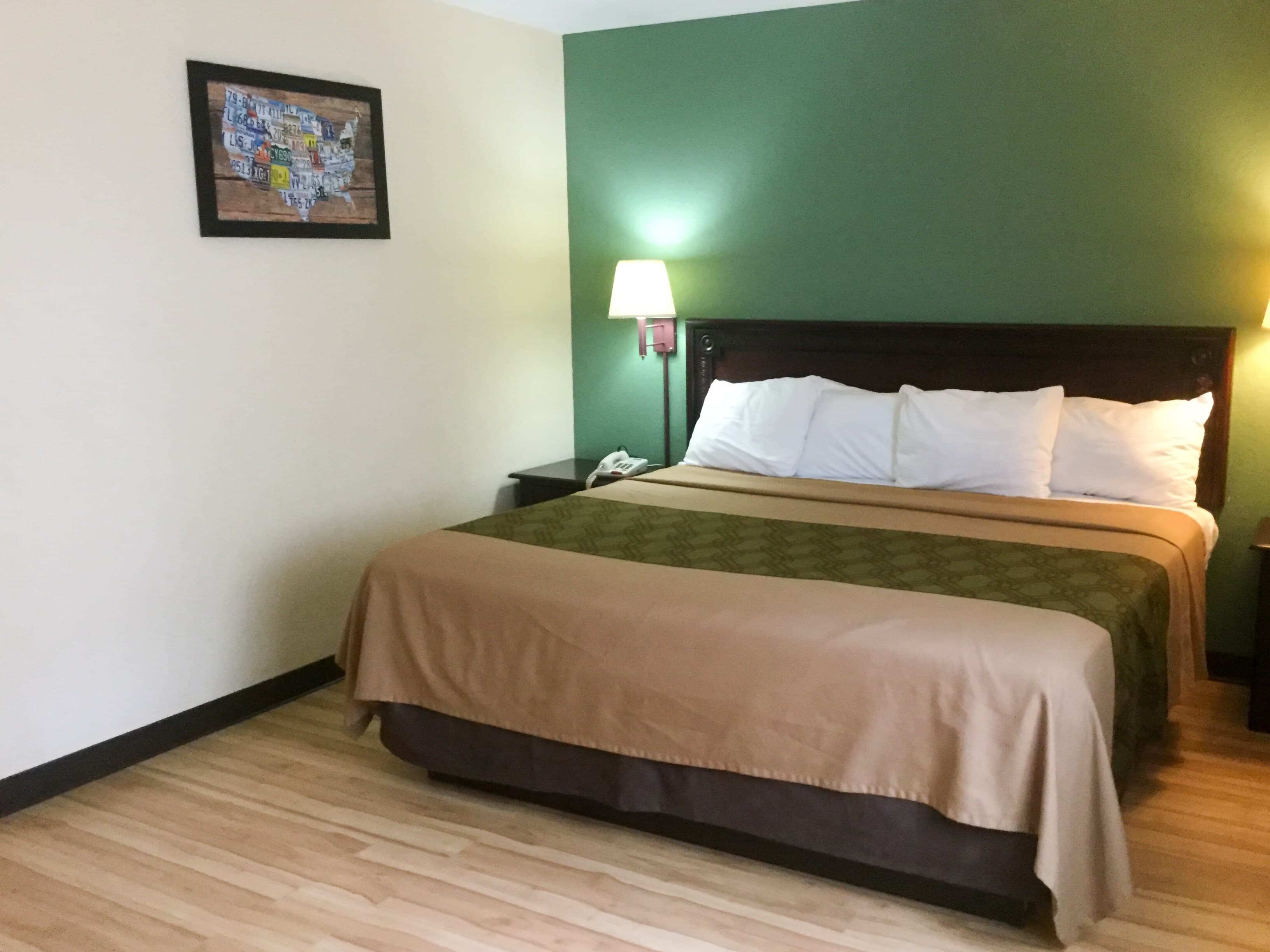 Econo Lodge Harrisburg - Hershey - Image 4