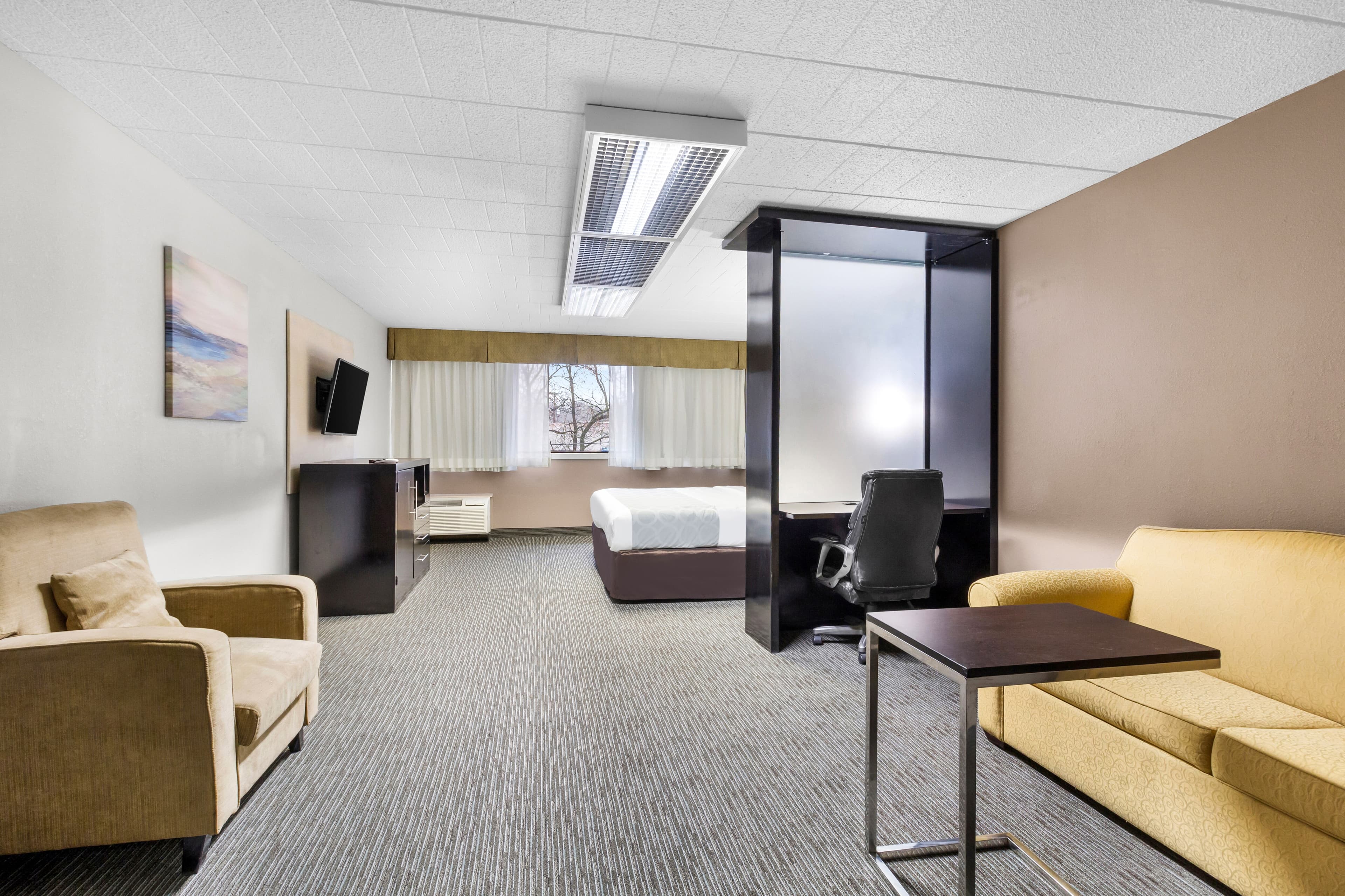 Quality Inn & Suites Altoona - Image 1