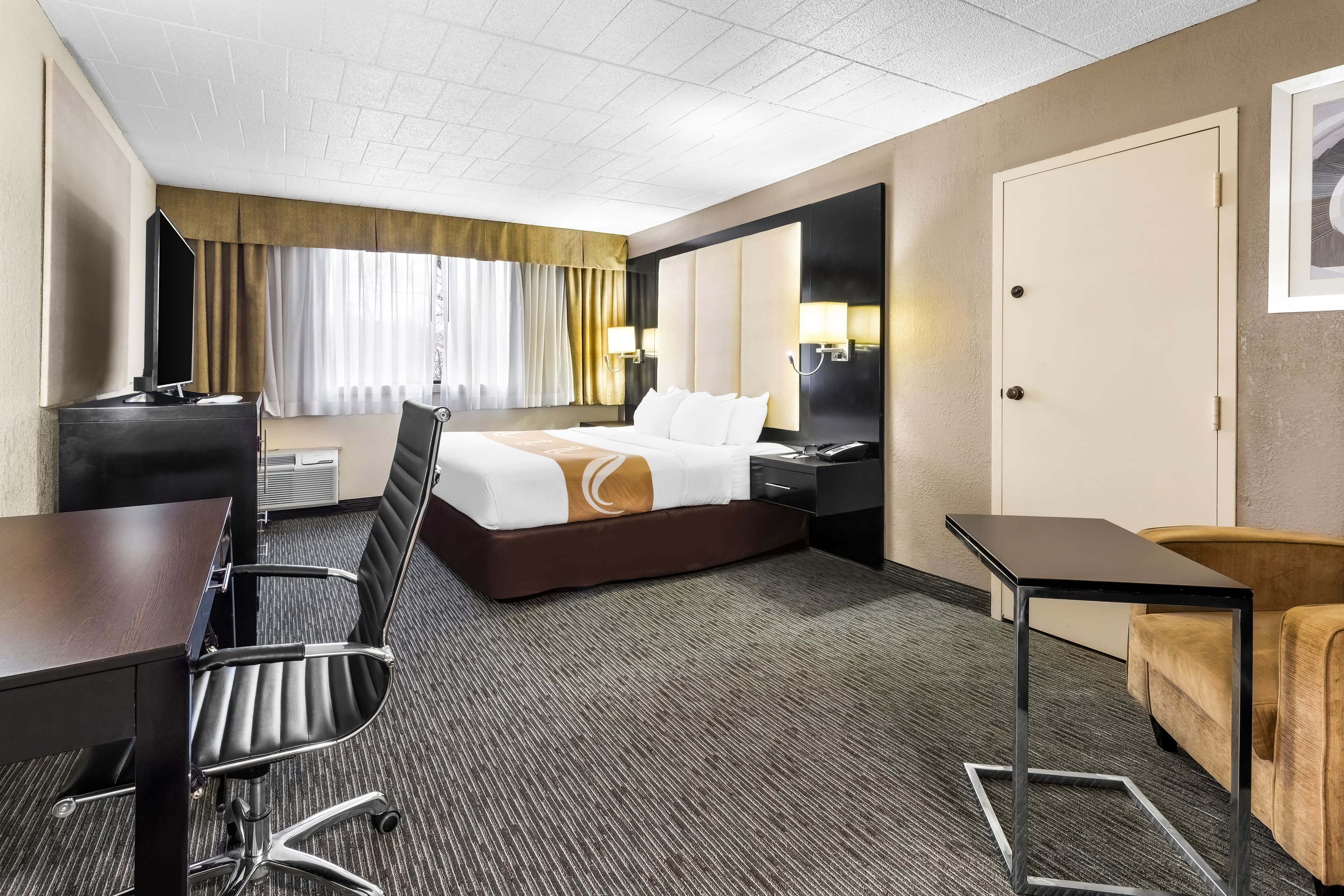 Quality Inn & Suites Altoona — 8