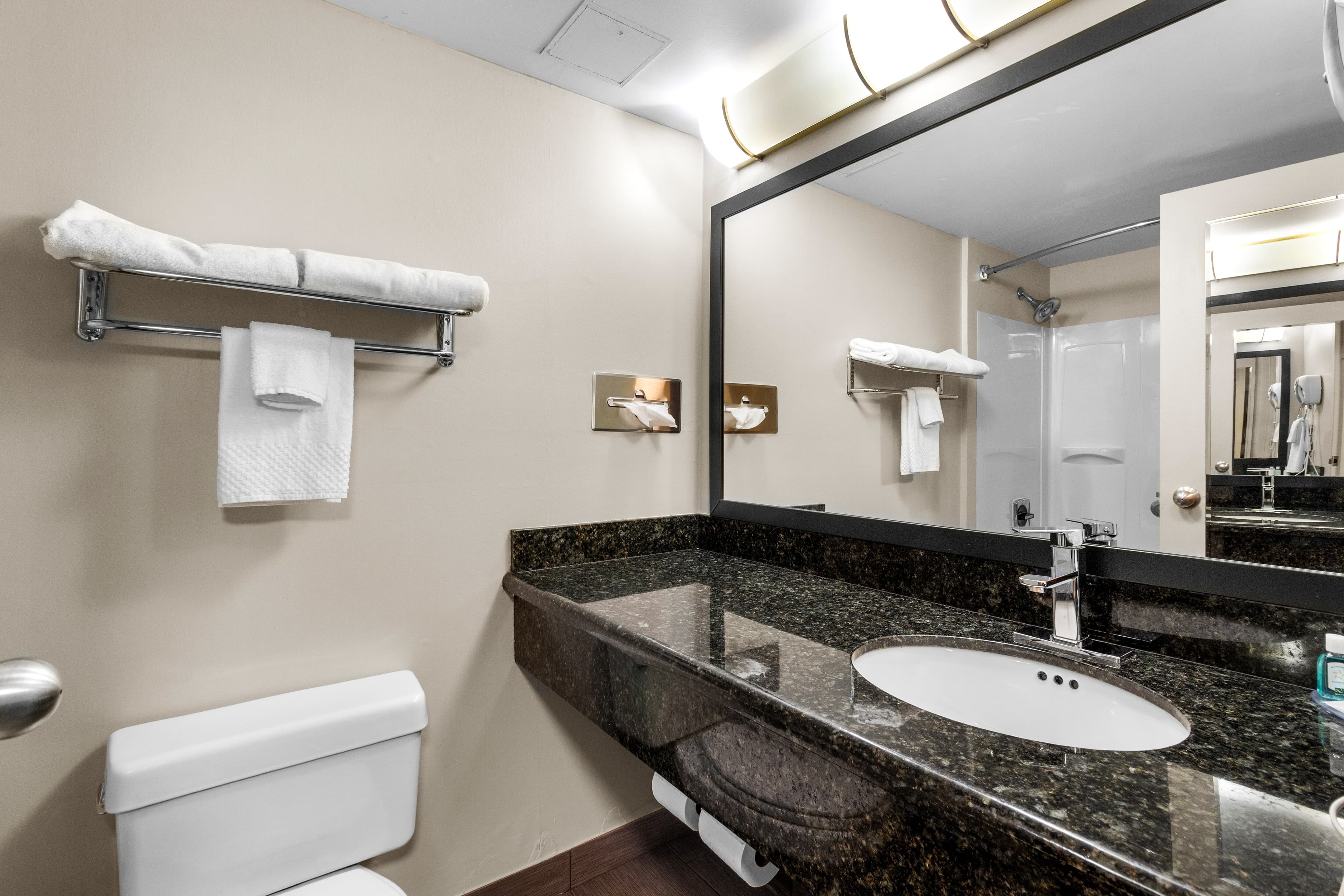 Quality Inn & Suites Altoona — 17