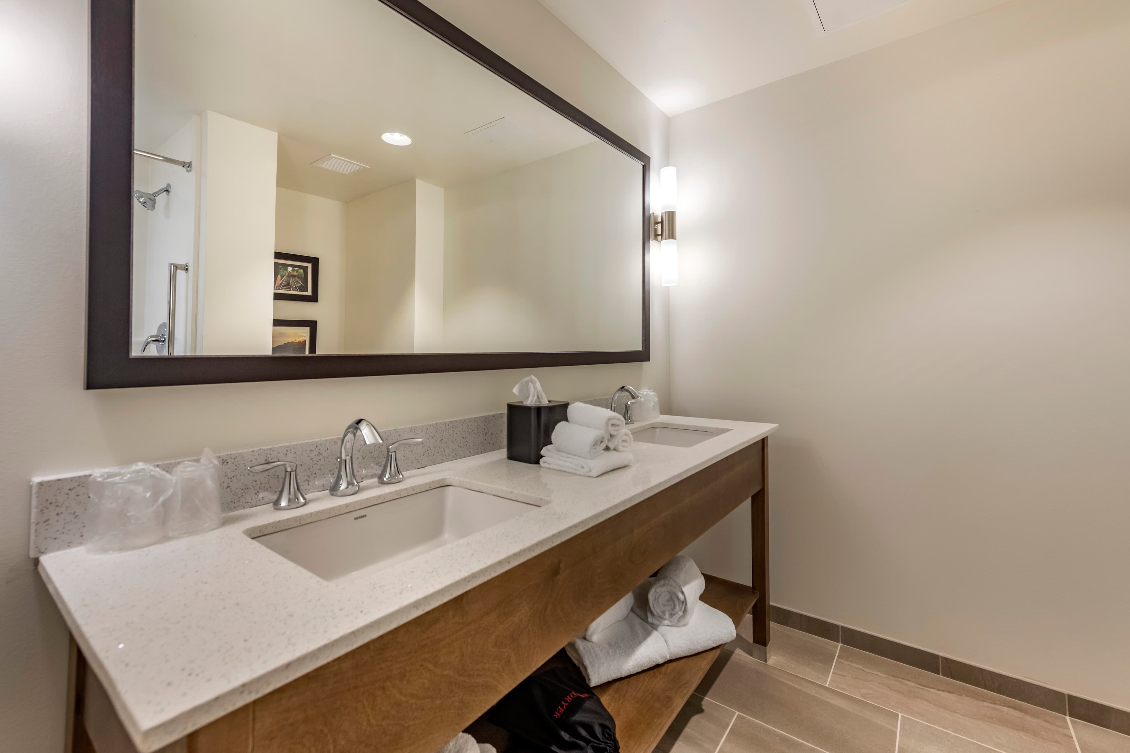 Comfort Inn & Suites Pittsburgh-Northshore — 29