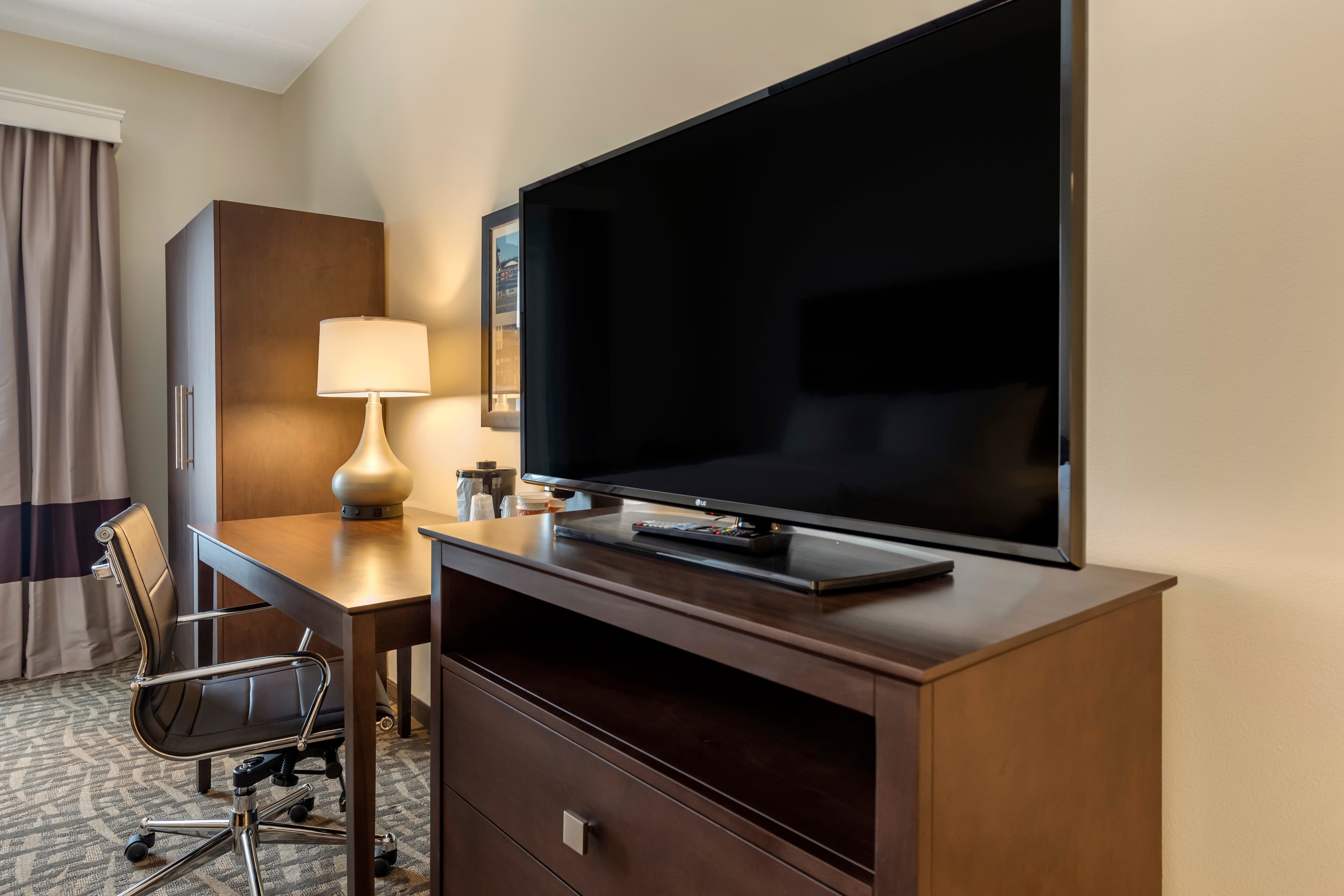 Comfort Inn & Suites Pittsburgh-Northshore — 4
