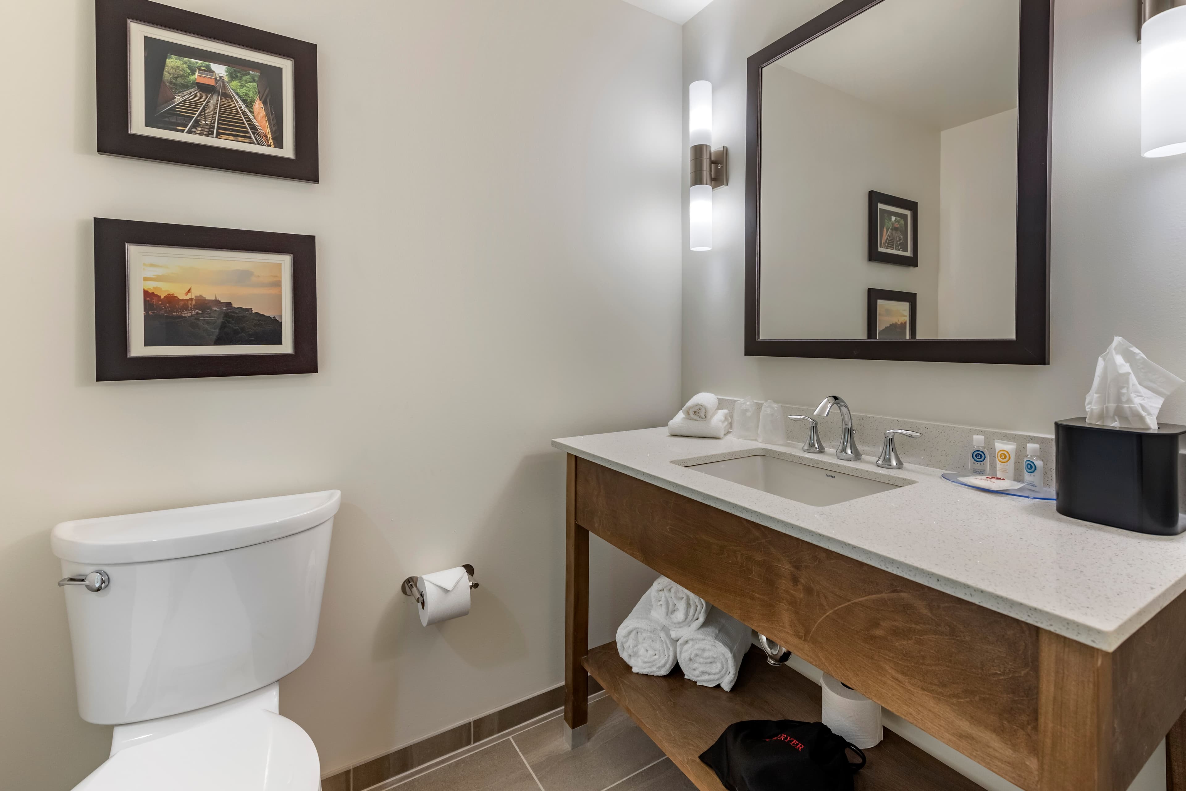 Comfort Inn & Suites Pittsburgh-Northshore — 14