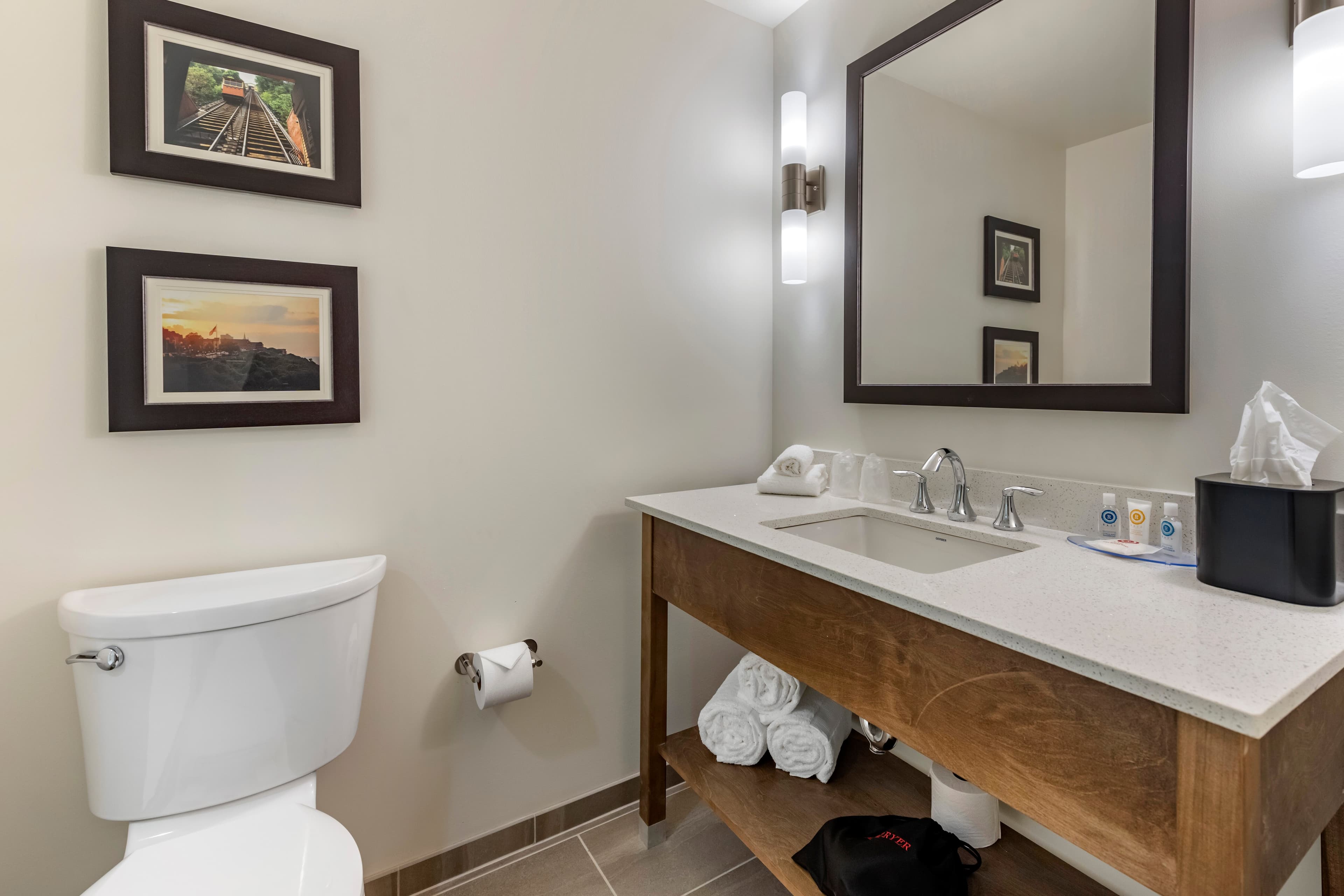 Comfort Inn & Suites Pittsburgh-Northshore — 25