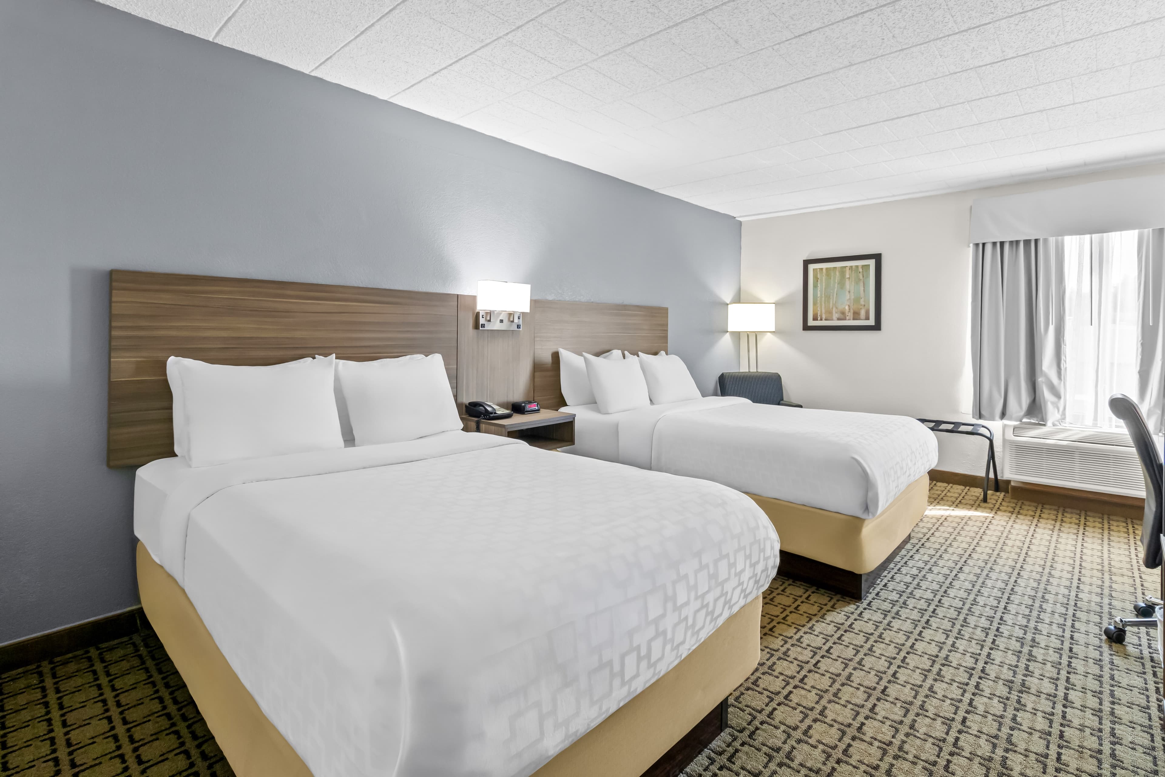 Clarion Inn Cranberry Township - Image 2
