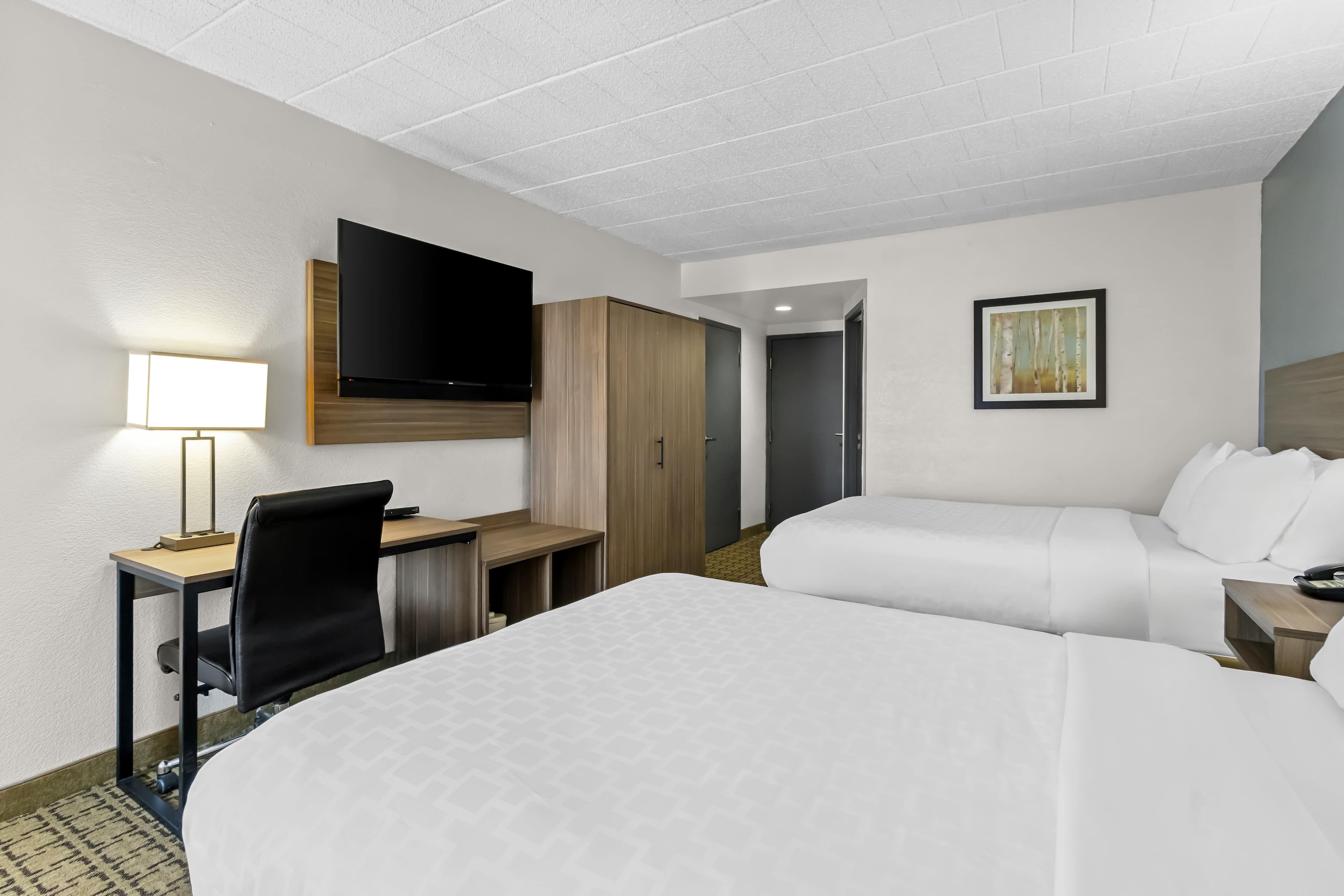 Clarion Inn Cranberry Township - Image 3