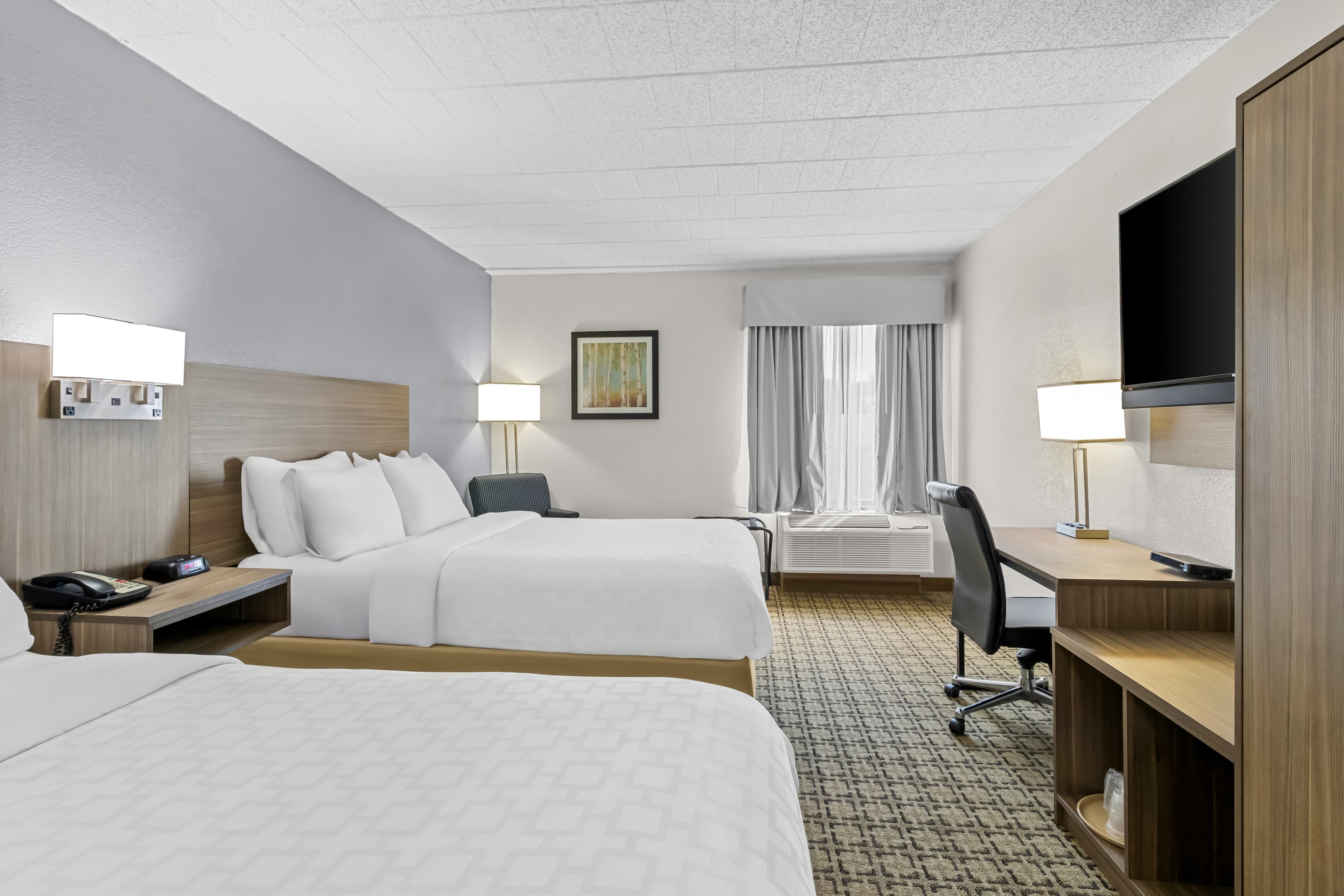 Clarion Inn Cranberry Township - Image 4