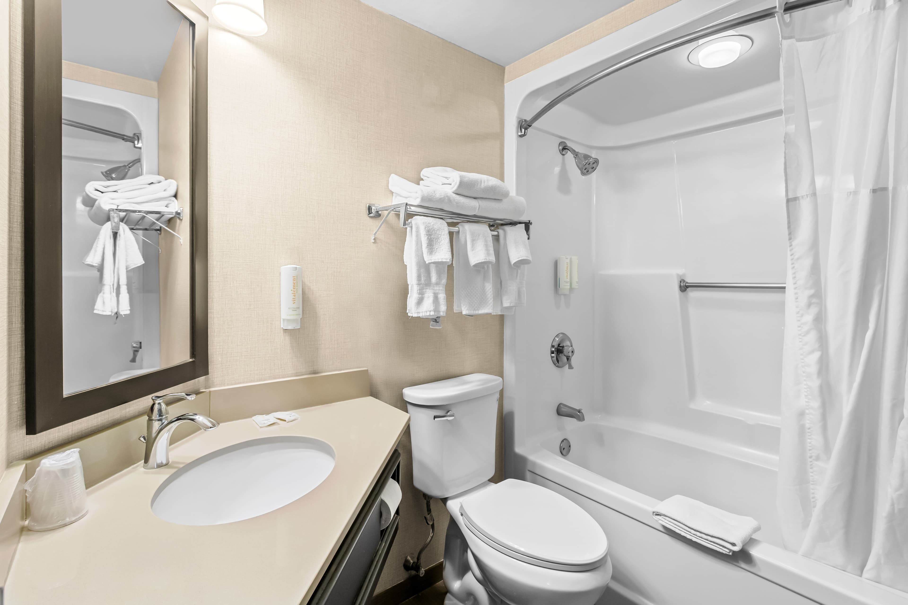 Clarion Inn Cranberry Township - Image 5
