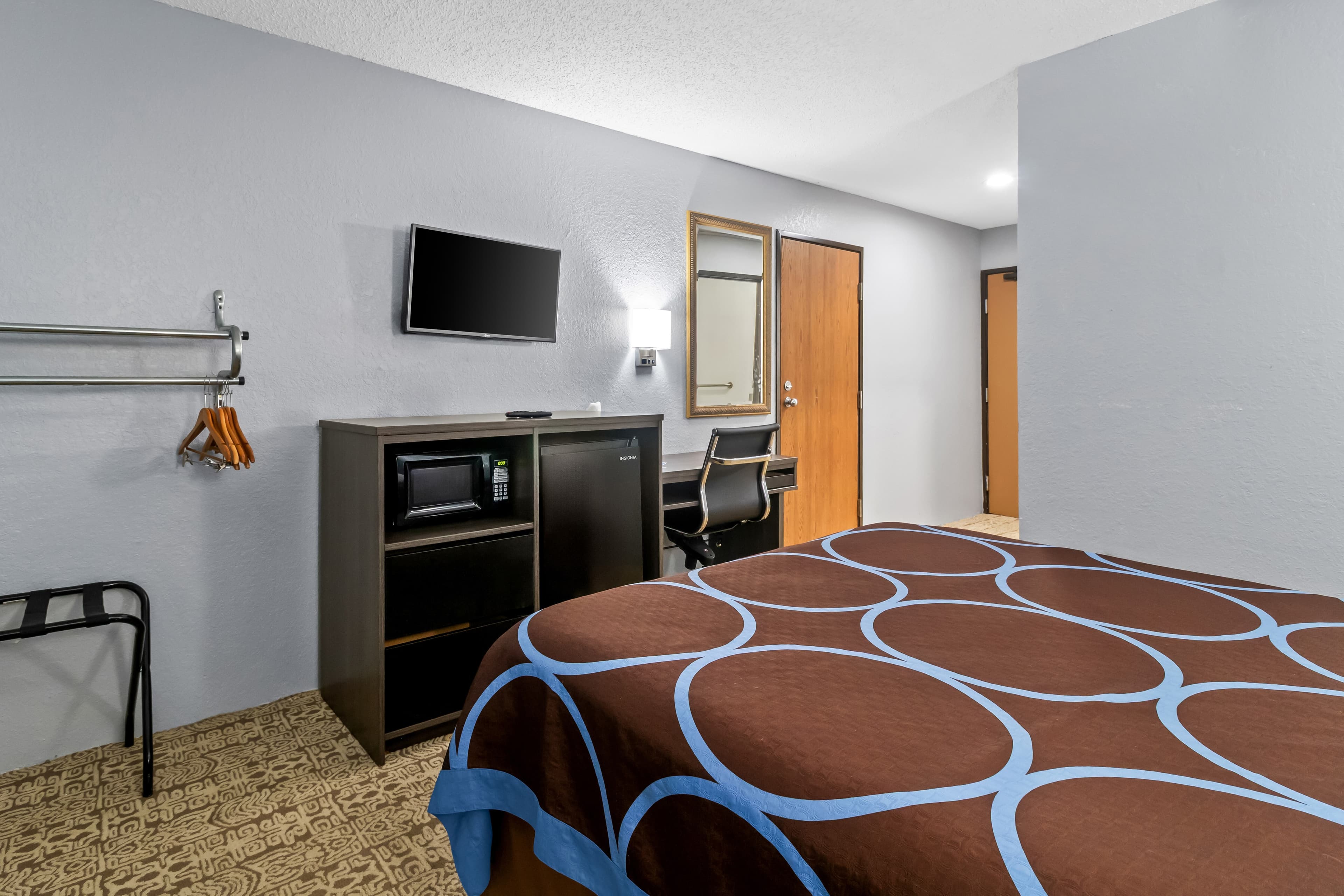 Rodeway Inn Delmont - Image 4