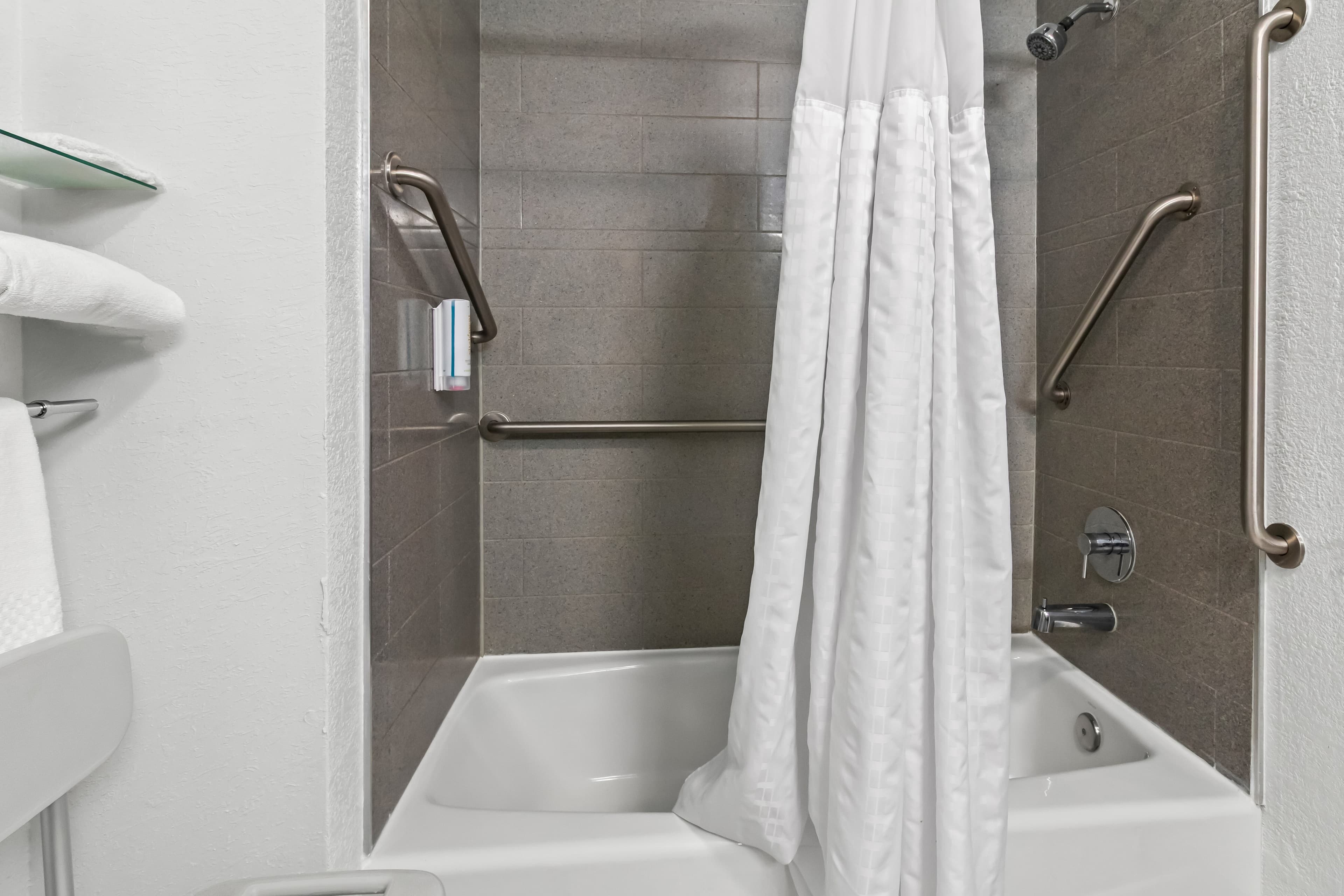 Rodeway Inn Delmont — 6