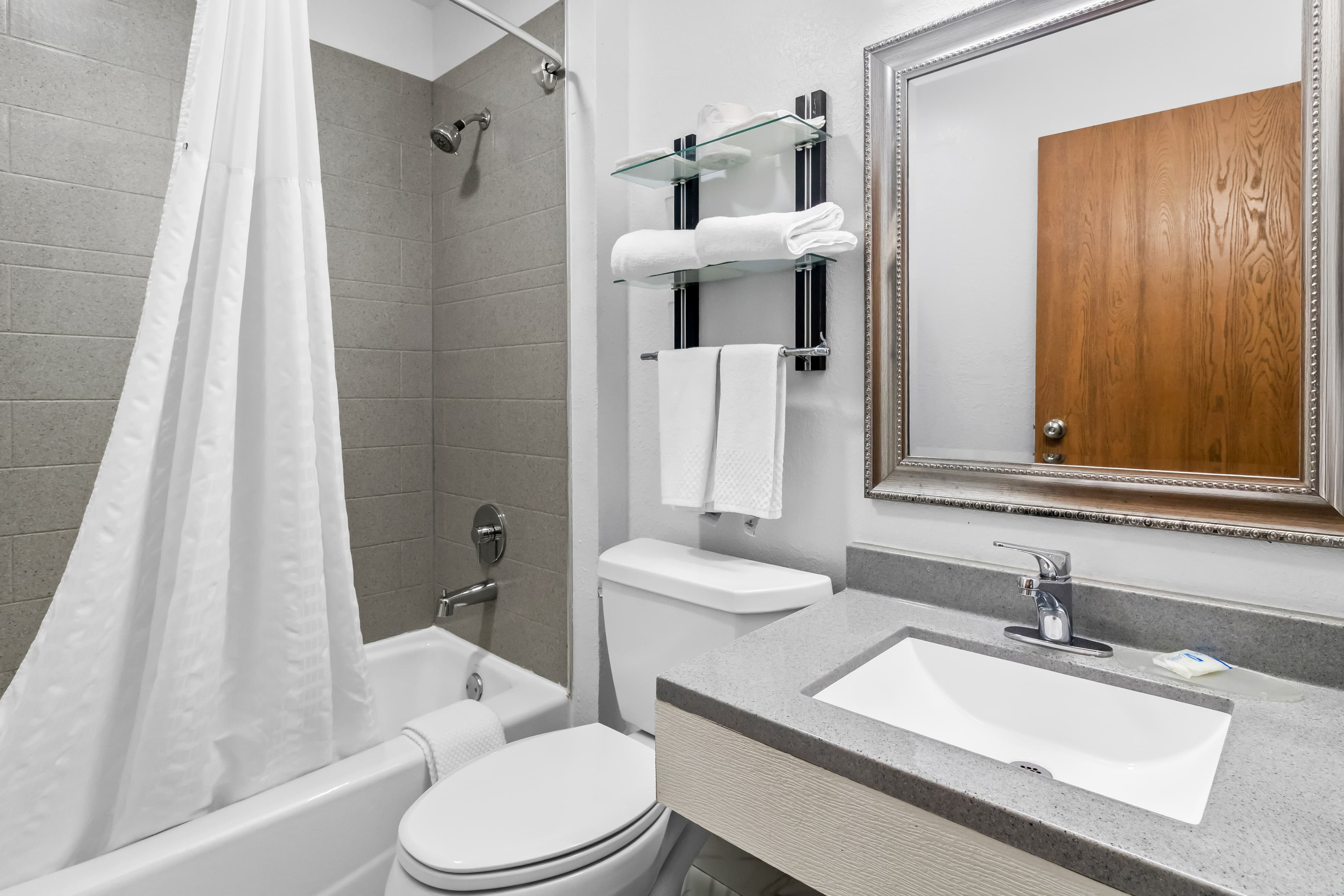 Rodeway Inn Delmont — 10